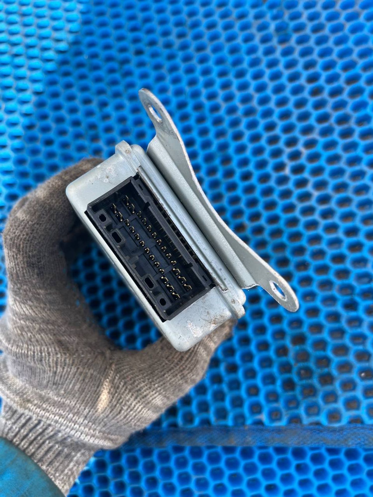 https://ycs.partsauto.market/partsauto-images/thmbs/userImages/268b2560e61c6abd63922b1757f69986/part/4b17701c-6a56-423d-9b1e-3d3238b8f75a_1779869599953.jpg