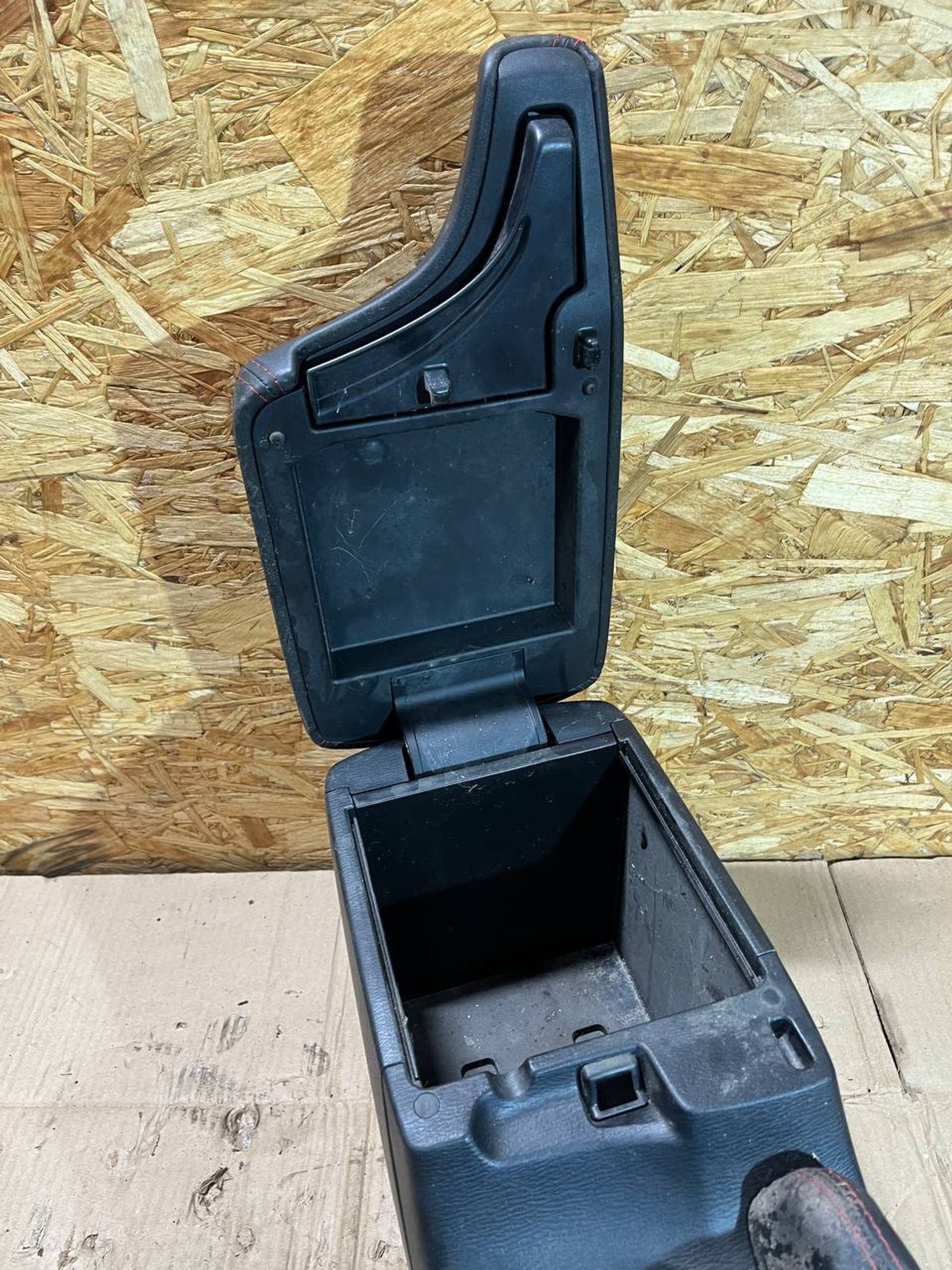 Подлокотник центральный Mazda 3, III (BM) Рестайлинг, 5000 рублей, Семиозерка