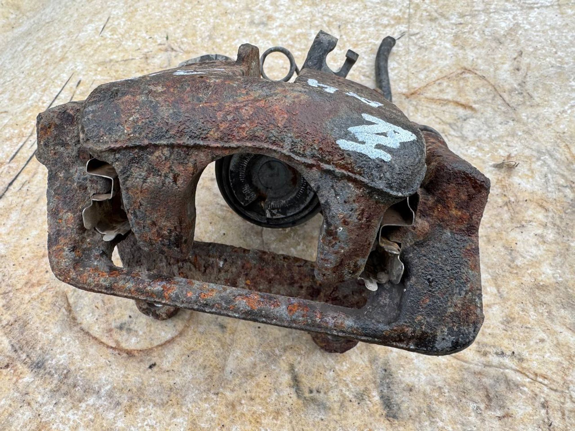 https://ycs.partsauto.market/partsauto-images/thmbs/userImages/268b2560e61c6abd63922b1757f69986/part/5da1f2bc-8c96-455c-9d53-c014885b7bd4_1776359174328.jpg