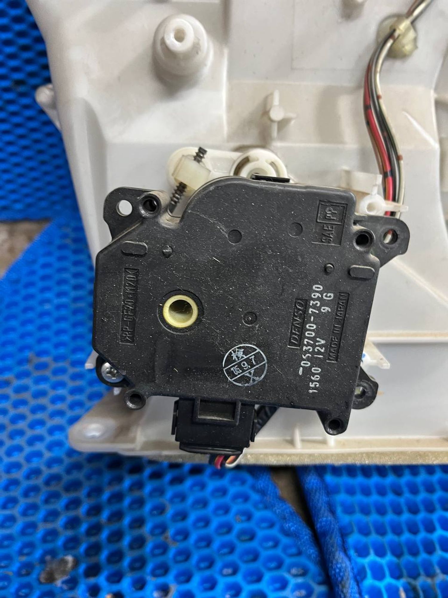 Мотор отопителя Mitsubishi Pajero, III рестайлинг (2002—2006), 3000 рублей, Семиозерка