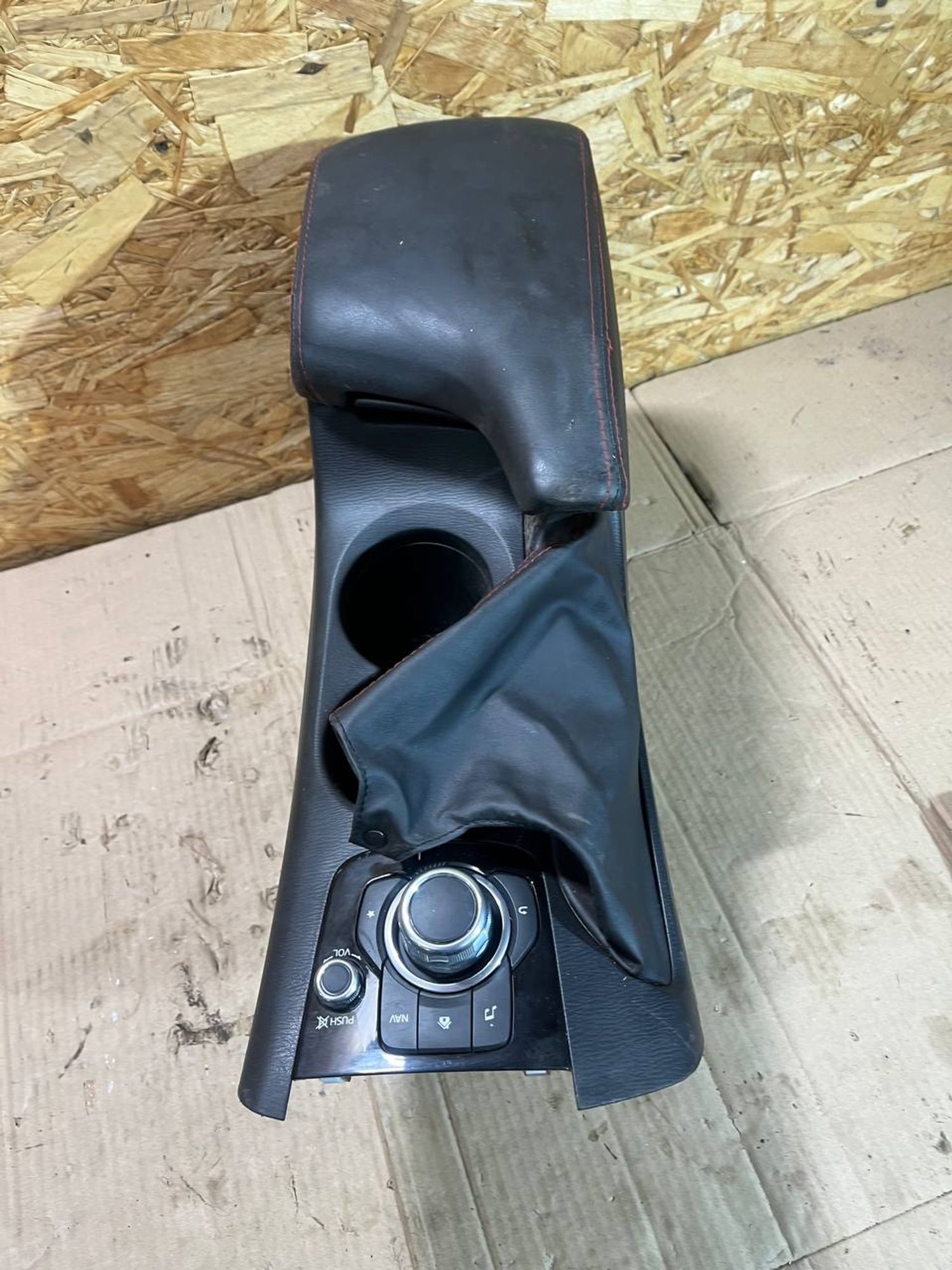 Подлокотник центральный Mazda 3, III (BM) Рестайлинг, 5000 рублей, Семиозерка