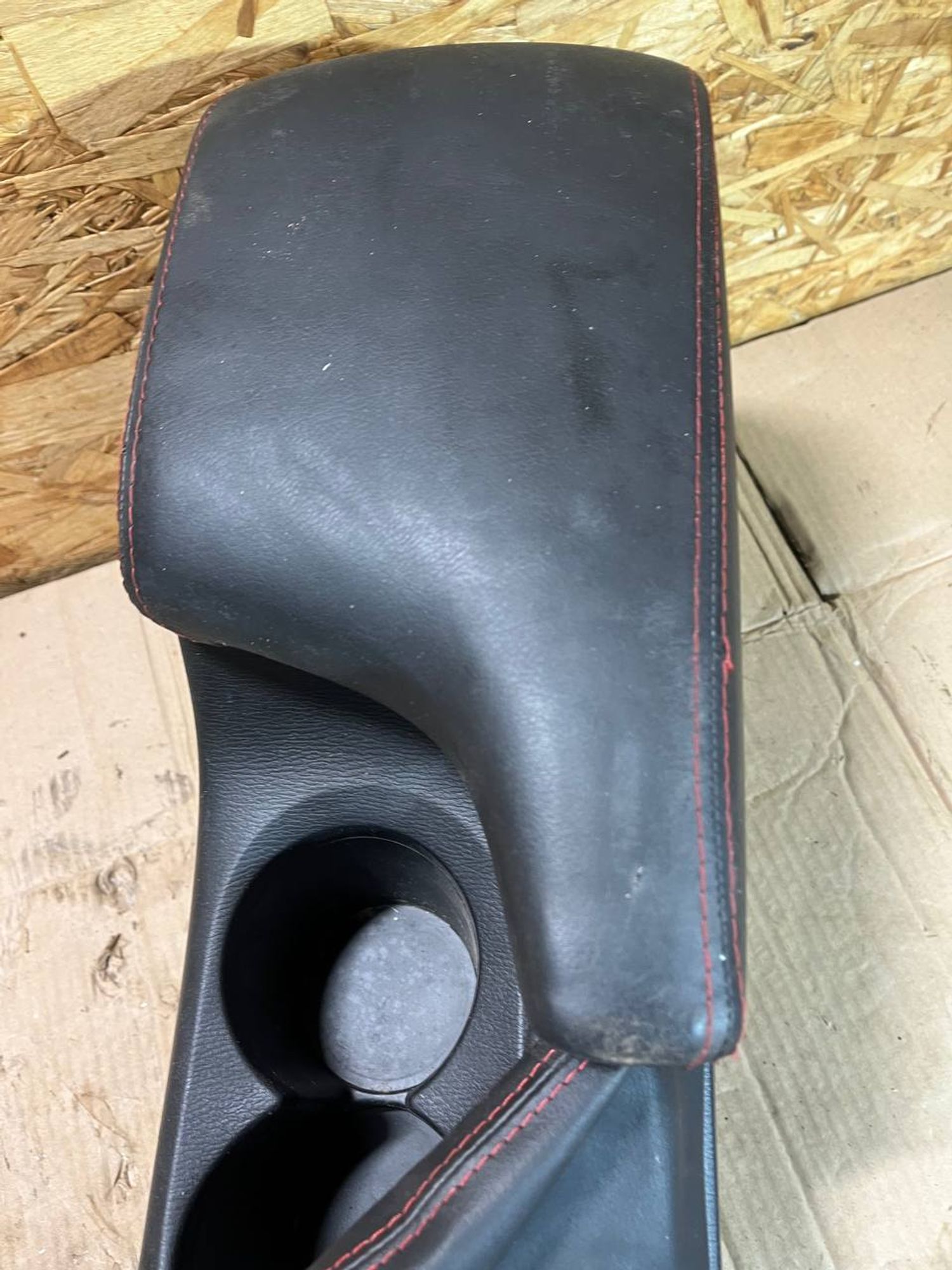 Подлокотник центральный Mazda 3, III (BM) Рестайлинг, 5000 рублей, Семиозерка