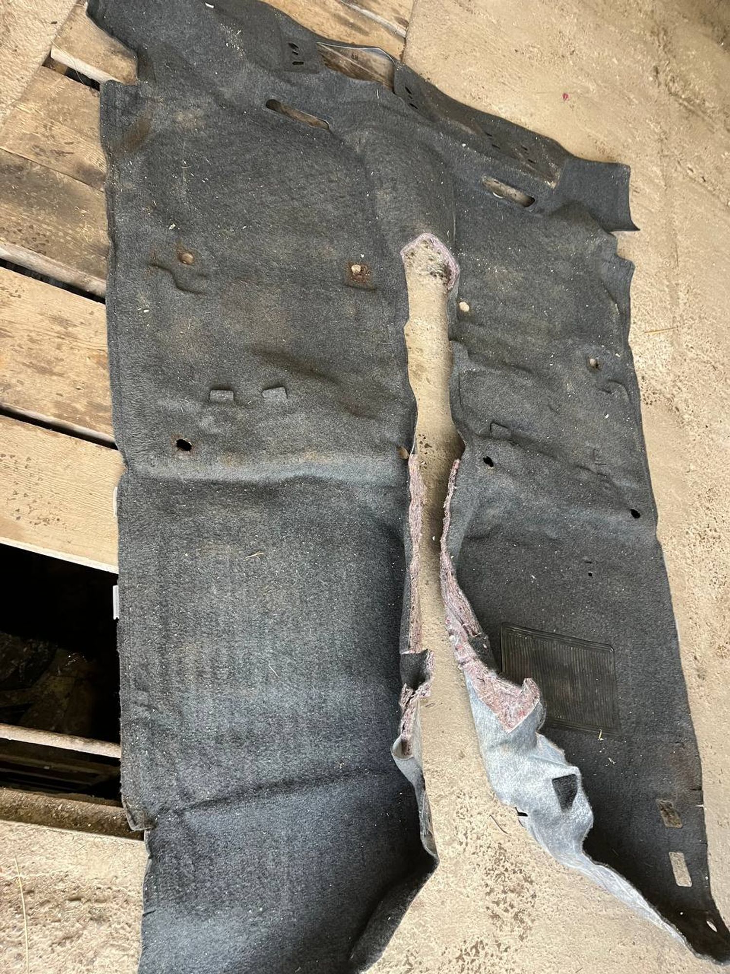 Ковер салона Mitsubishi Pajero, III рестайлинг (2002—2006), 3000 рублей, Семиозерка