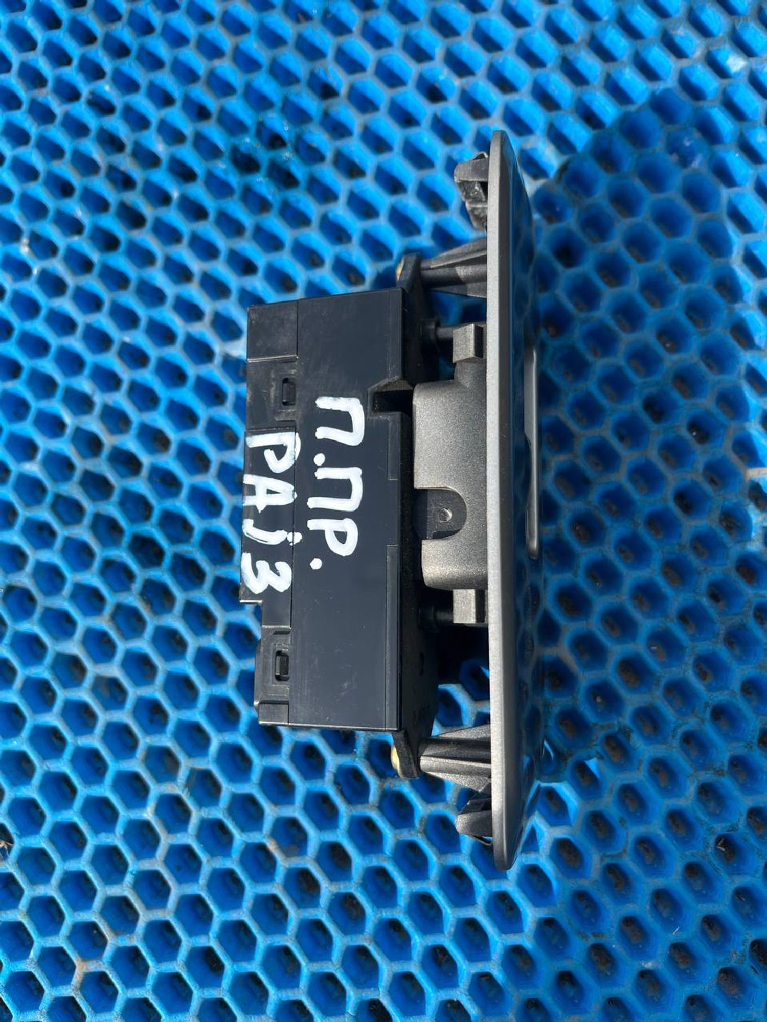 https://ycs.partsauto.market/partsauto-images/thmbs/userImages/268b2560e61c6abd63922b1757f69986/part/77757ef2-b838-4f71-94ec-472ff5a87feb_1779859242133.jpg