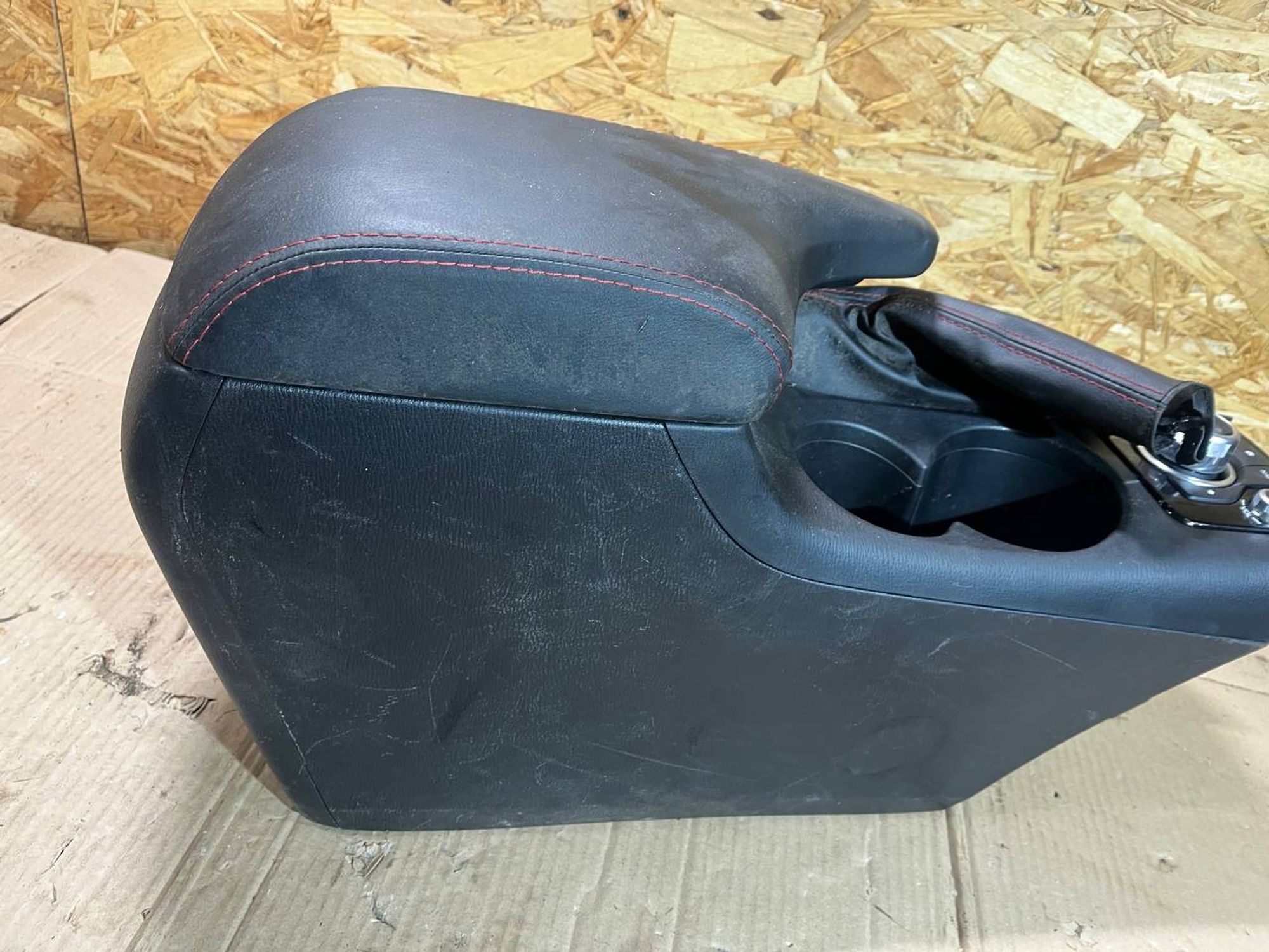 Подлокотник центральный Mazda 3, III (BM) Рестайлинг, 5000 рублей, Семиозерка