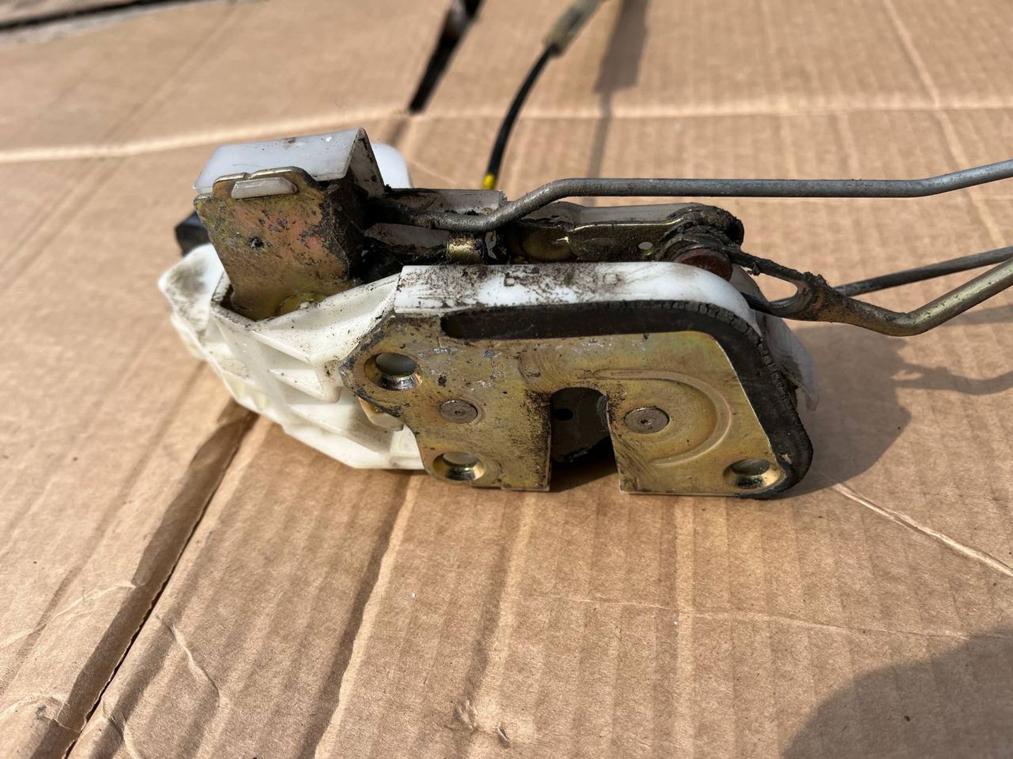 https://ycs.partsauto.market/partsauto-images/thmbs/userImages/268b2560e61c6abd63922b1757f69986/part/80c17248-9be4-4a3b-9c43-c812e7241cf6_1777273536546.jpg