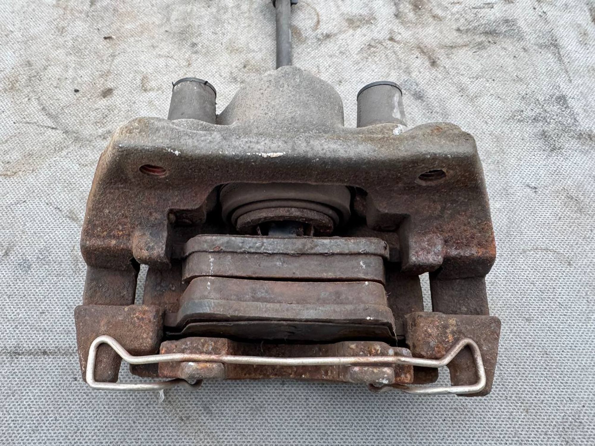 Суппорт тормозной задний левый Volvo S60, I Рестайлинг, 1500 рублей, Семиозерка