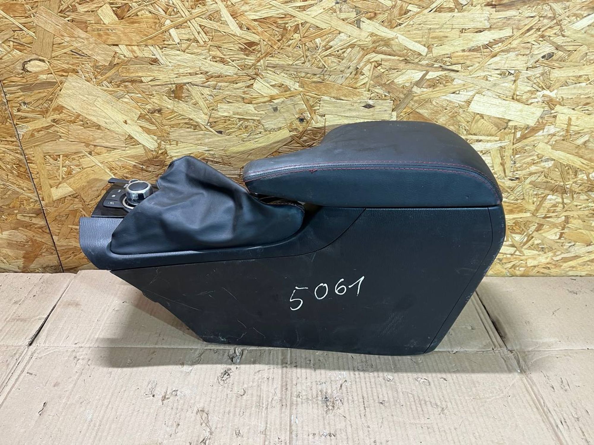 Подлокотник центральный Mazda 3, III (BM) Рестайлинг, 5000 рублей, Семиозерка