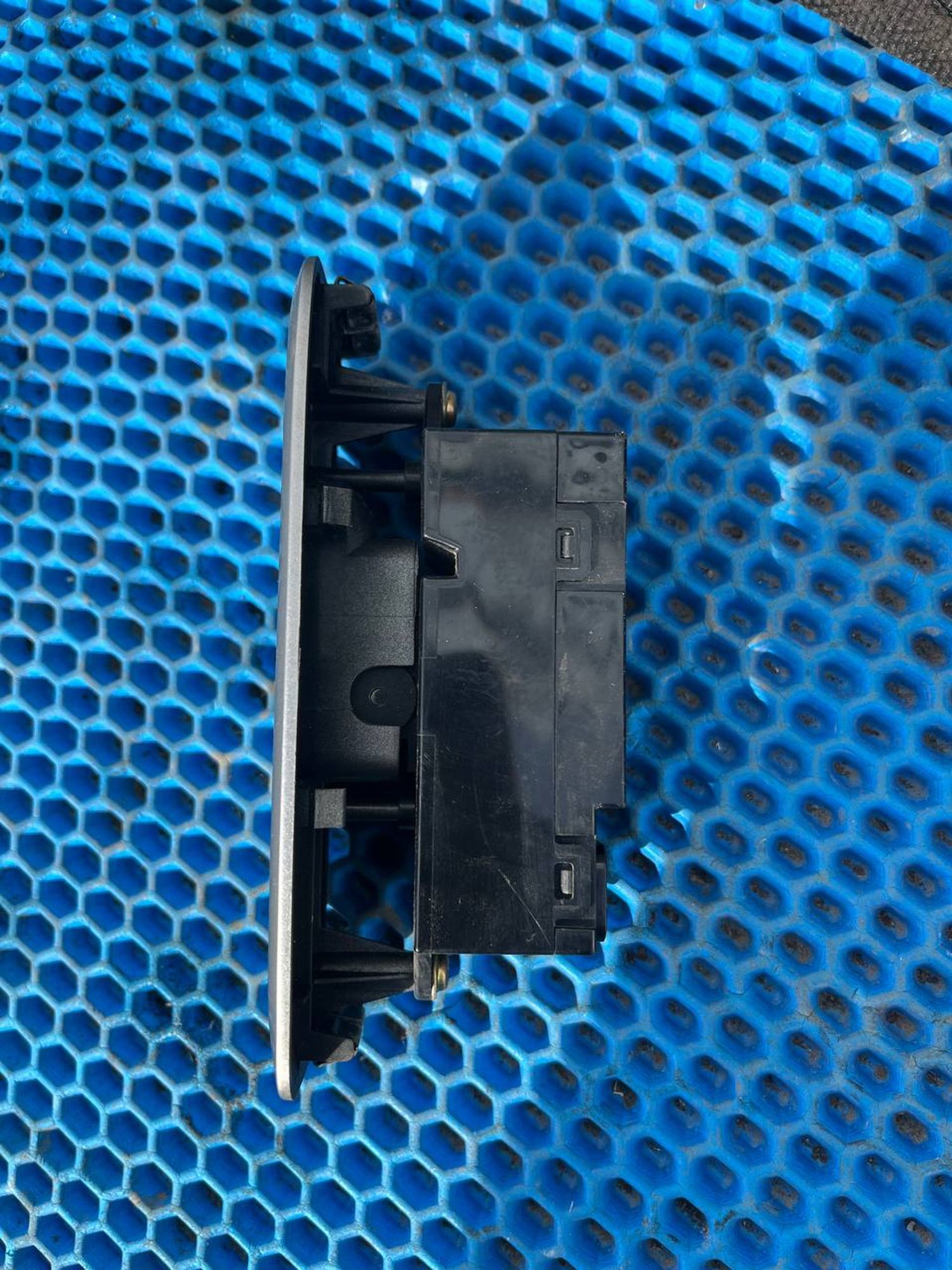 https://ycs.partsauto.market/partsauto-images/thmbs/userImages/268b2560e61c6abd63922b1757f69986/part/952be41a-3214-468d-9c9b-cb5c5af56d04_1779859242167.jpg
