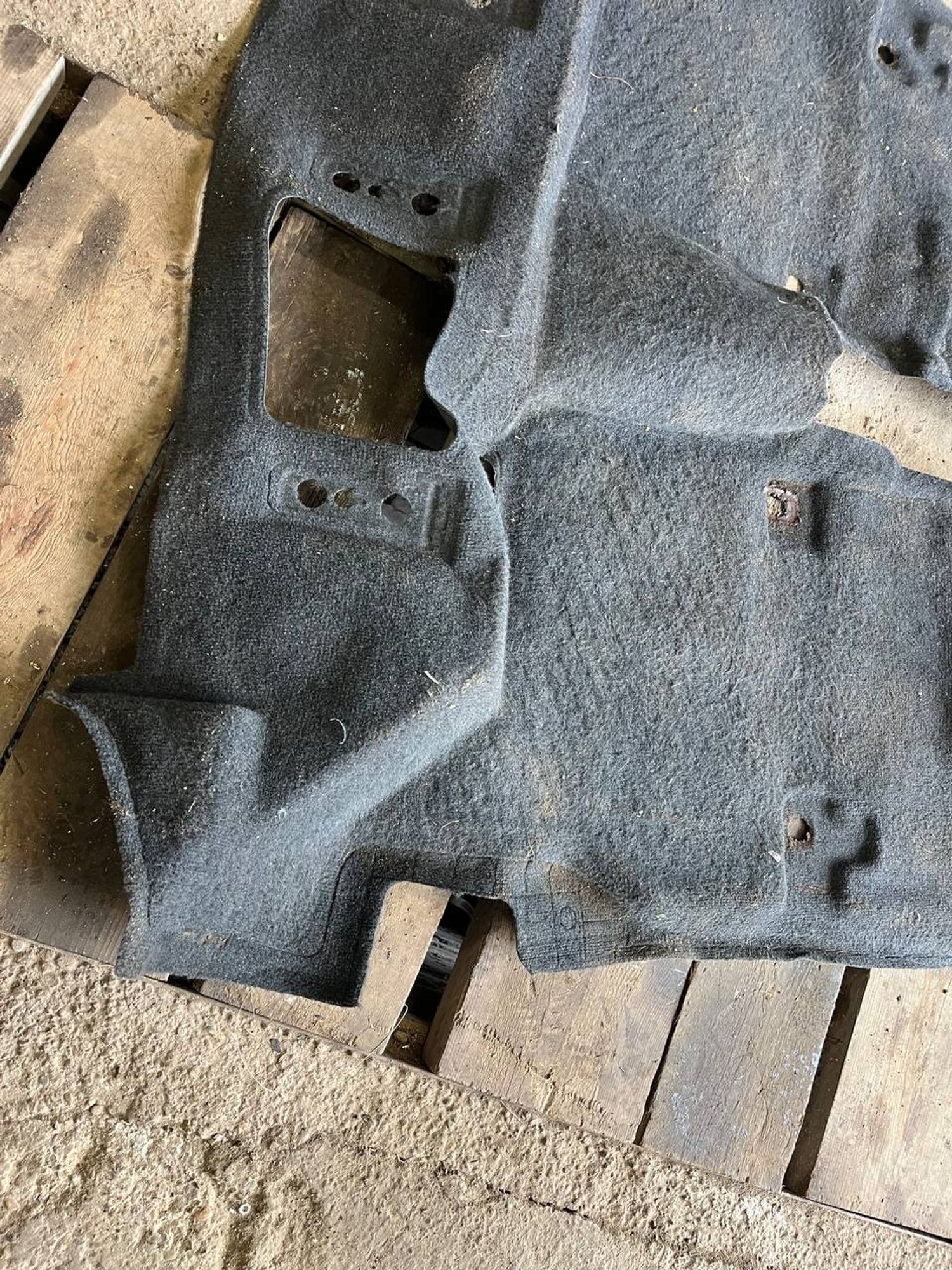 Ковер салона Mitsubishi Pajero, III рестайлинг (2002—2006), 3000 рублей, Семиозерка