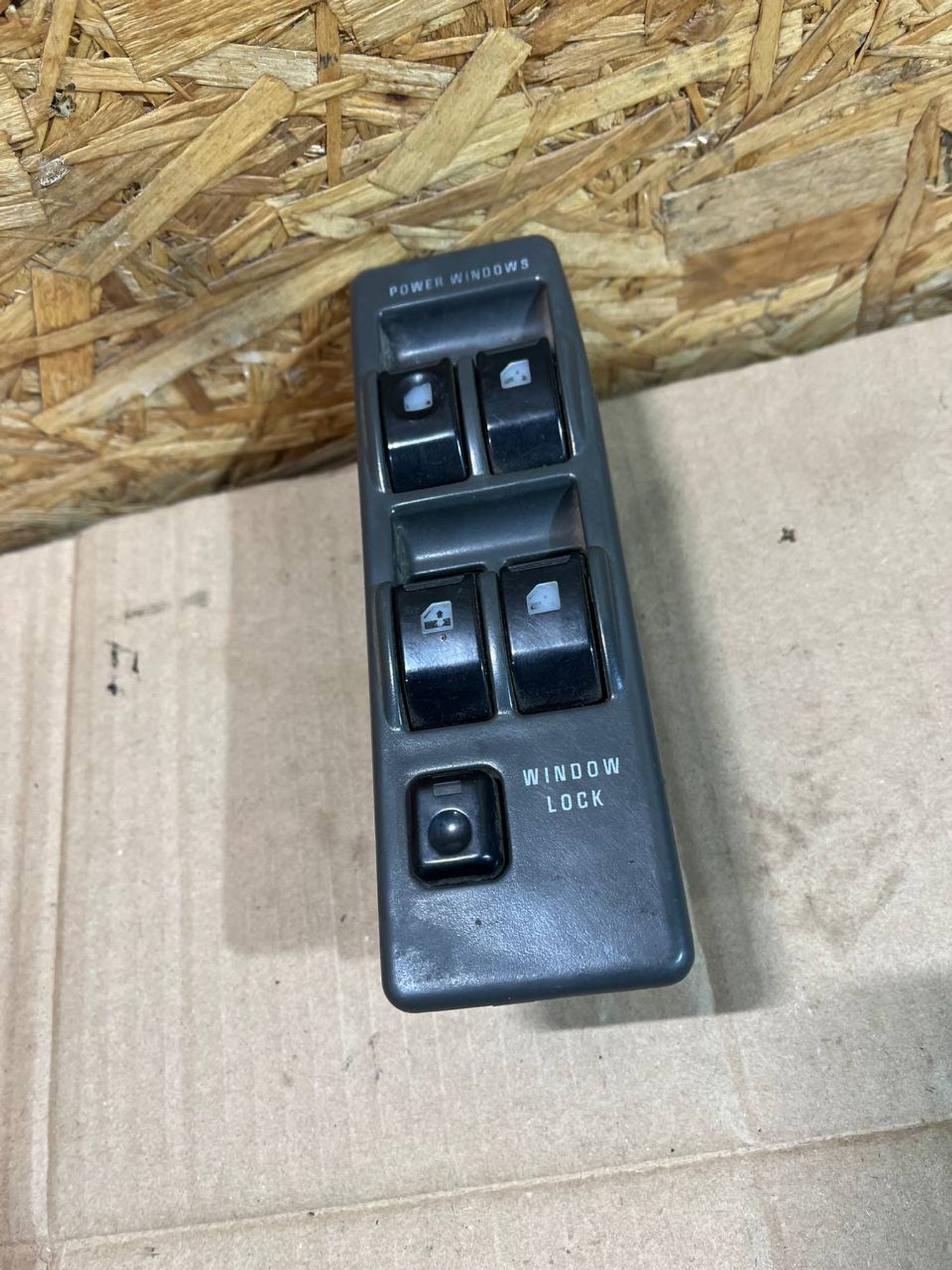 Блок управления стеклоподъемником передний левый Mitsubishi Pajero, II (1991—1997), 2400 рублей, Семиозерка