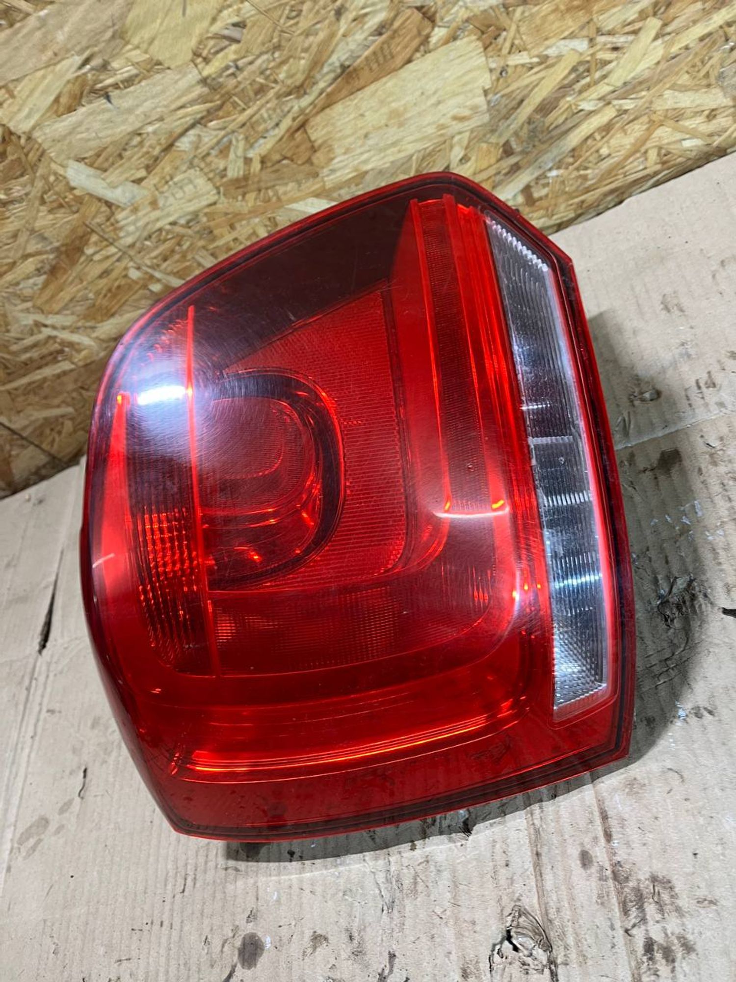 Фонарь Volkswagen Polo, V (2009—2015) 2012, 6000 рублей, Семиозерка