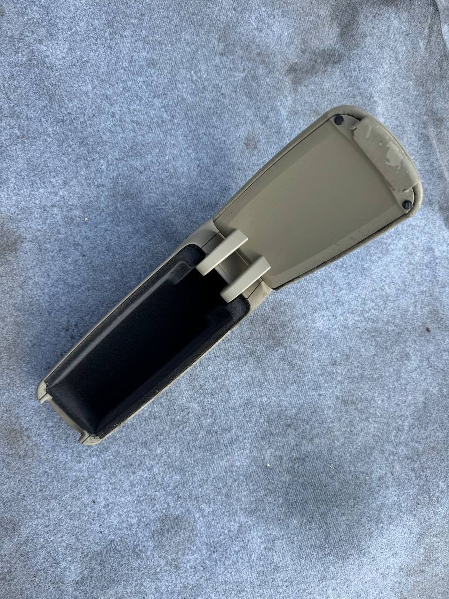 Подлокотник центральный Audi A4 B7, 2200 рублей, Семиозерка