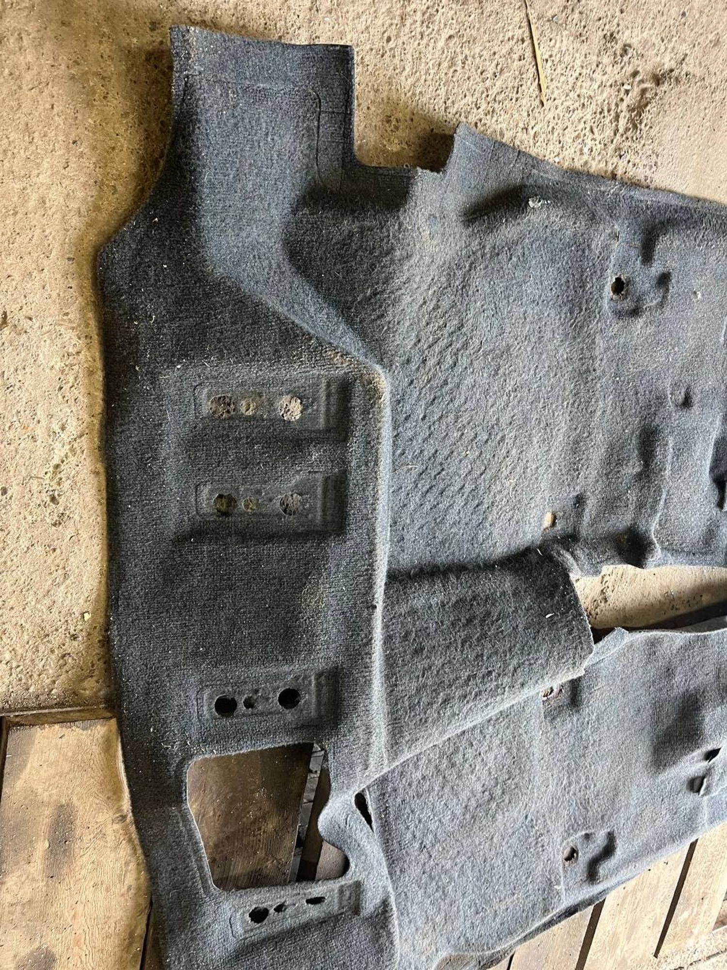 Ковер салона Mitsubishi Pajero, III рестайлинг (2002—2006), 3000 рублей, Семиозерка