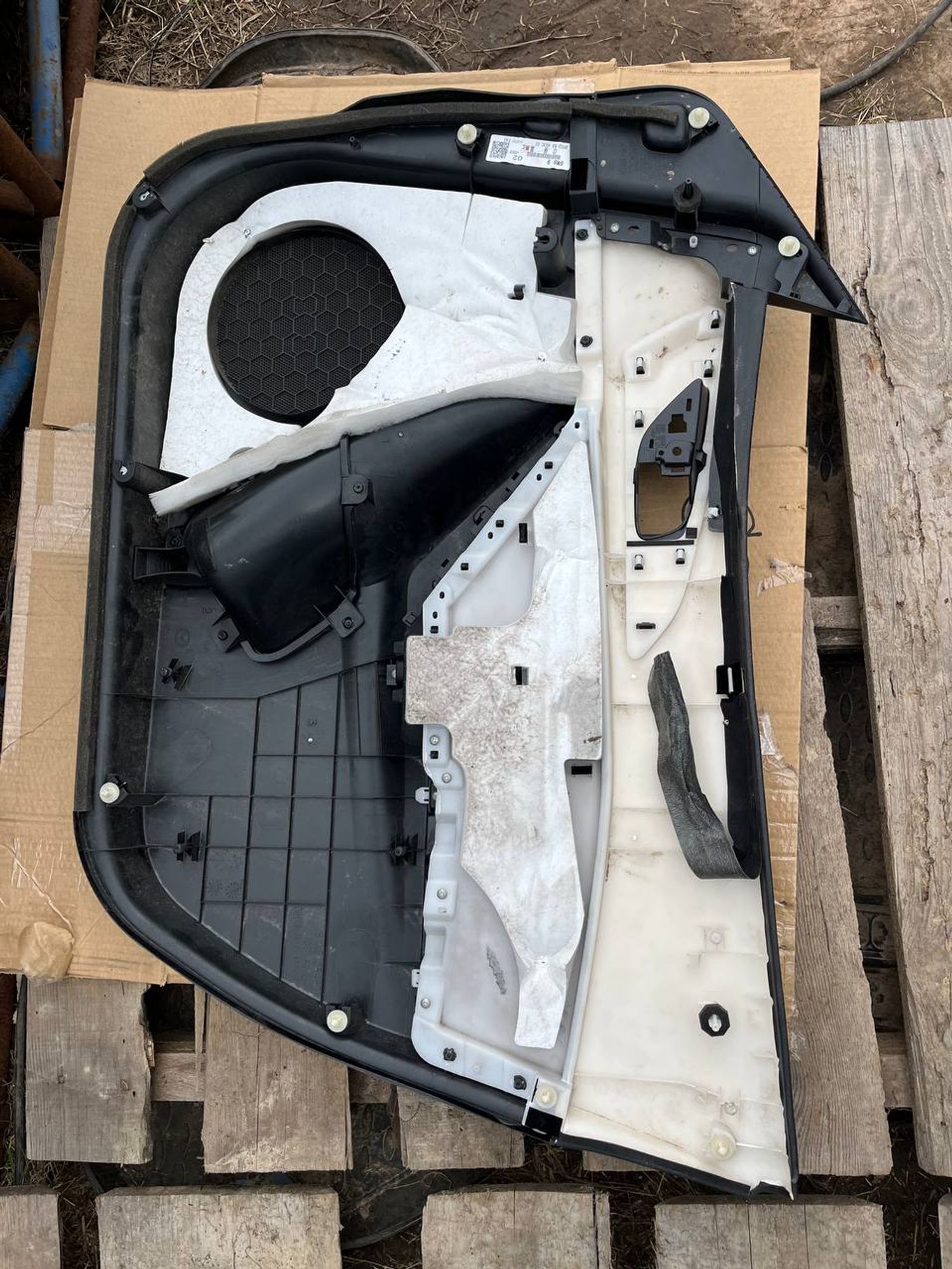 Обшивка двери передней левой Mazda 3, BM (2013—2016), 1300 рублей, Семиозерка