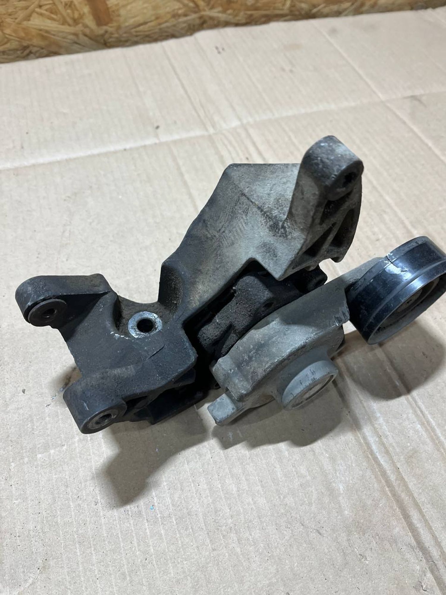 Кронштейн ролика Chery Bonus (A13), 1500 рублей, Семиозерка