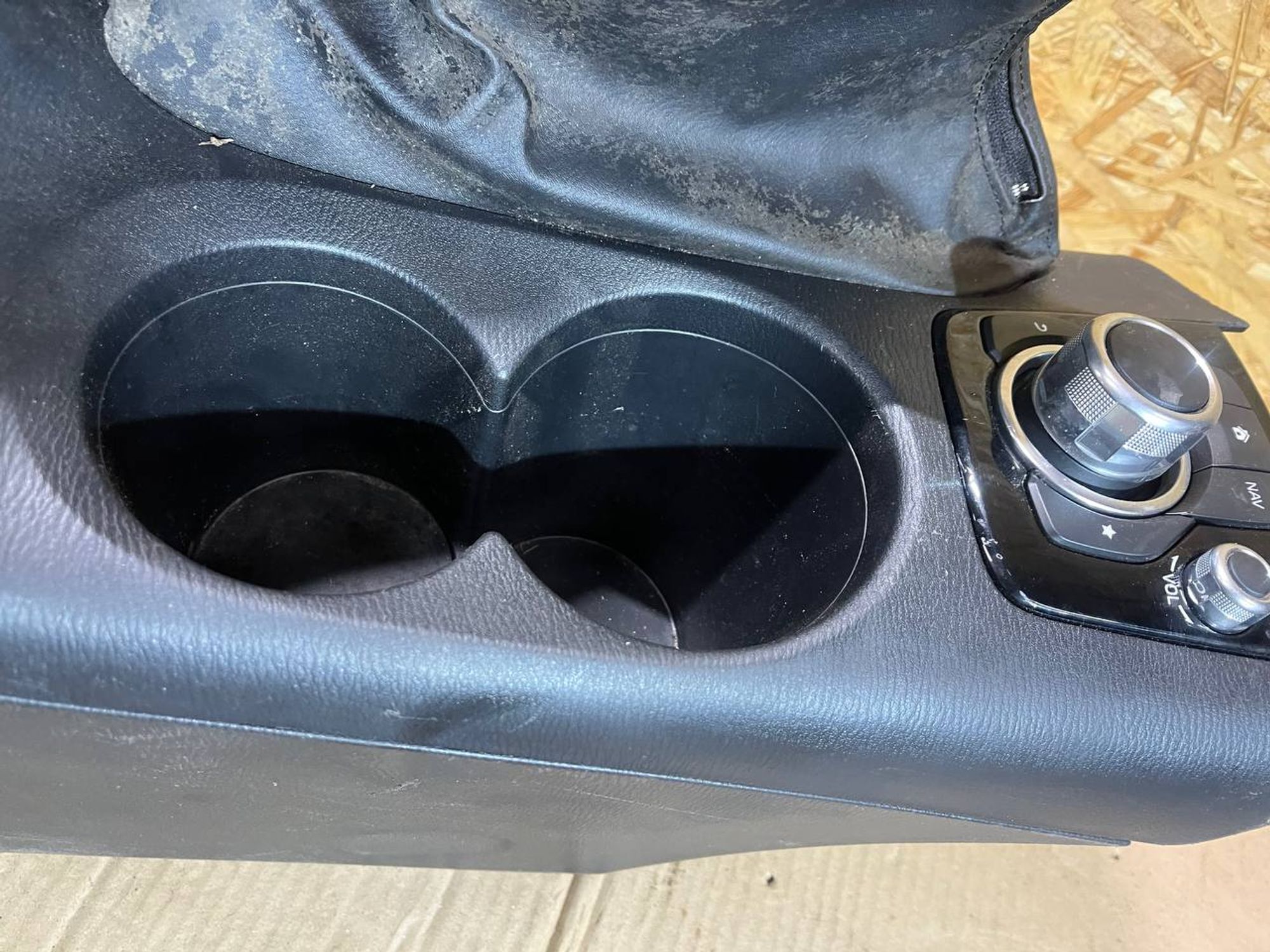 Подлокотник центральный Mazda 3, III (BM) Рестайлинг, 5000 рублей, Семиозерка