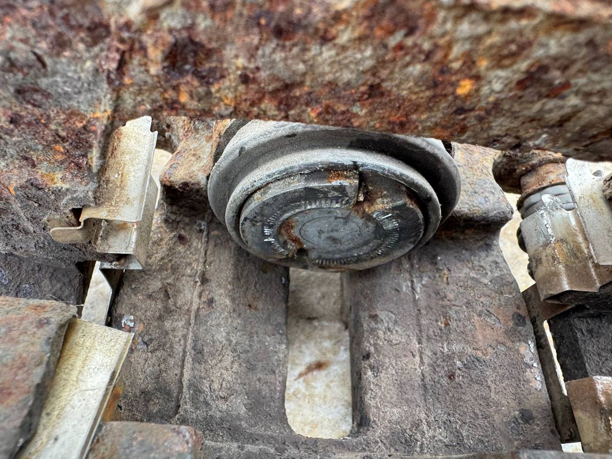 https://ycs.partsauto.market/partsauto-images/thmbs/userImages/268b2560e61c6abd63922b1757f69986/part/ee8379e9-6589-4499-984f-c52315ed2ed6_1776359174665.jpg
