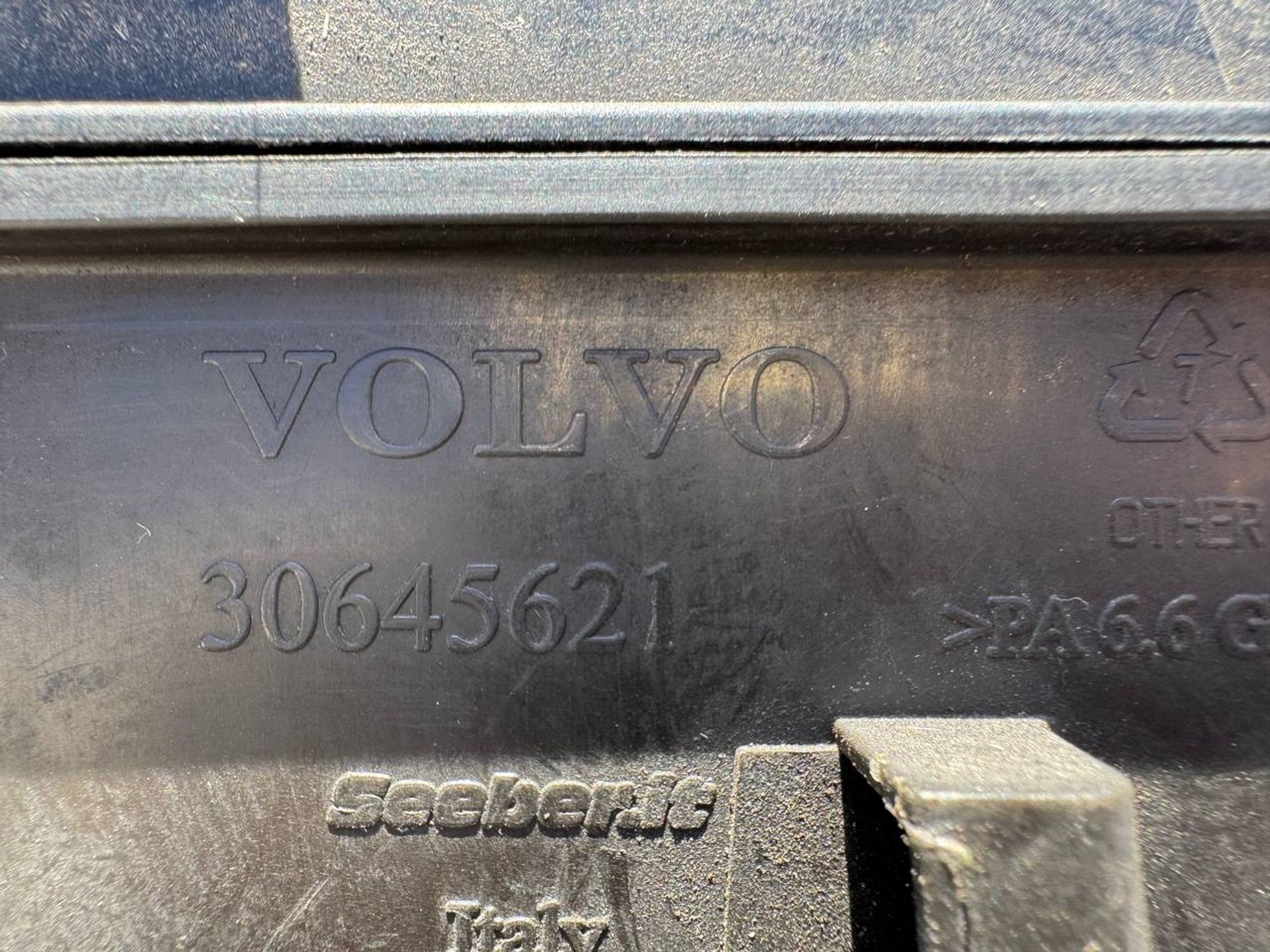 https://ycs.partsauto.market/partsauto-images/thmbs/userImages/268b2560e61c6abd63922b1757f69986/part/f0f98ccd-0dfe-491f-b444-b529958e365b_1777275373236.jpg