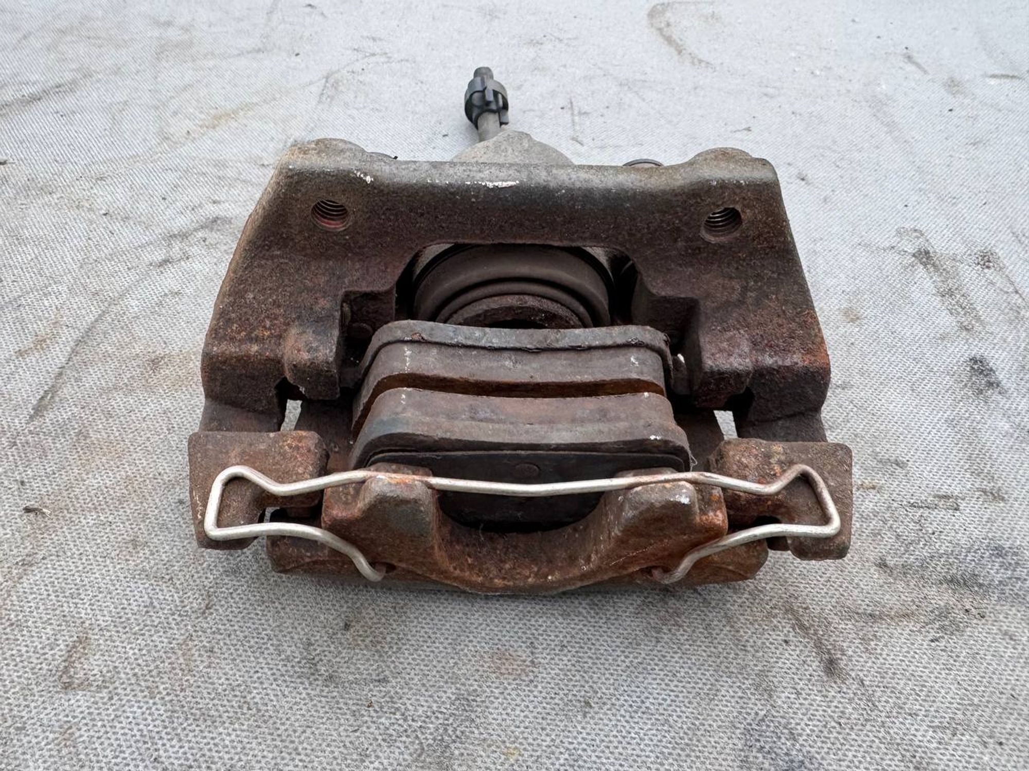 Суппорт тормозной задний левый Volvo S60, I Рестайлинг, 1500 рублей, Семиозерка