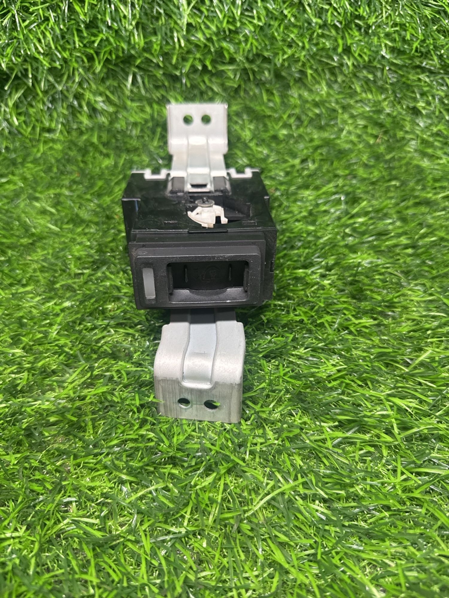 https://ycs.partsauto.market/partsauto-images/thmbs/userImages/268c7b7c5ddd9a209b42b9c618da965e/part/08a8b48d-6dca-4604-b39c-dbee2836738b_1780050163962.jpg