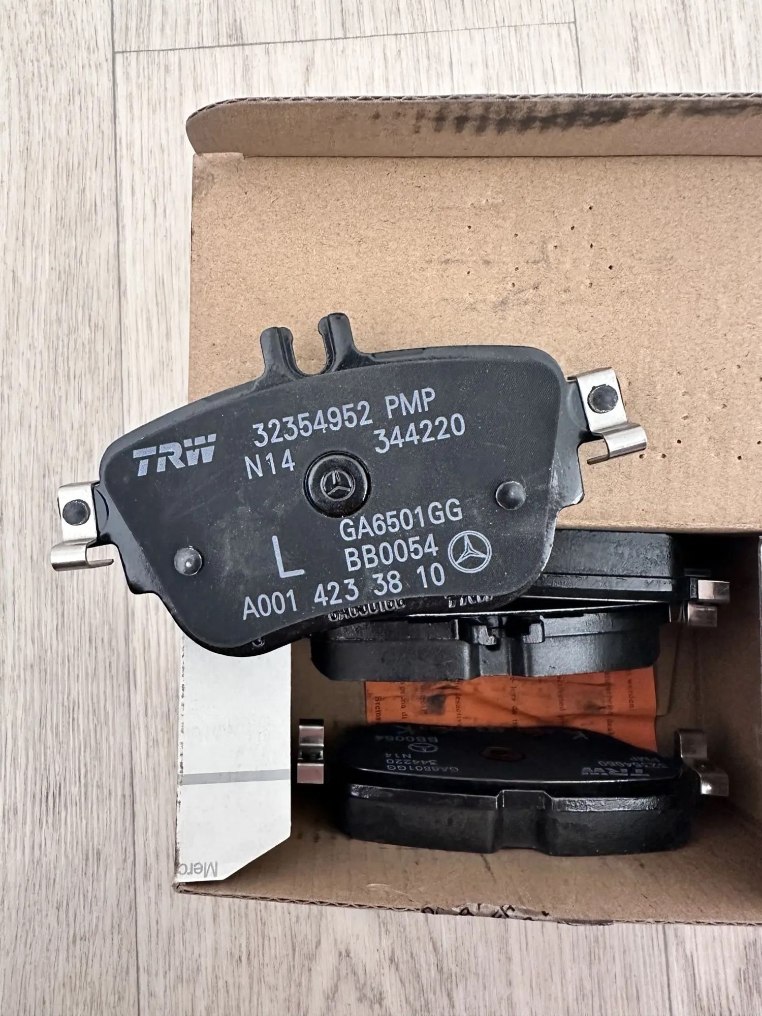 Тормозные колодки задниеКолодки тормозные дисковые Mercedes-Benz A0004209203, задние, 16153 рублей, Сосновоборск