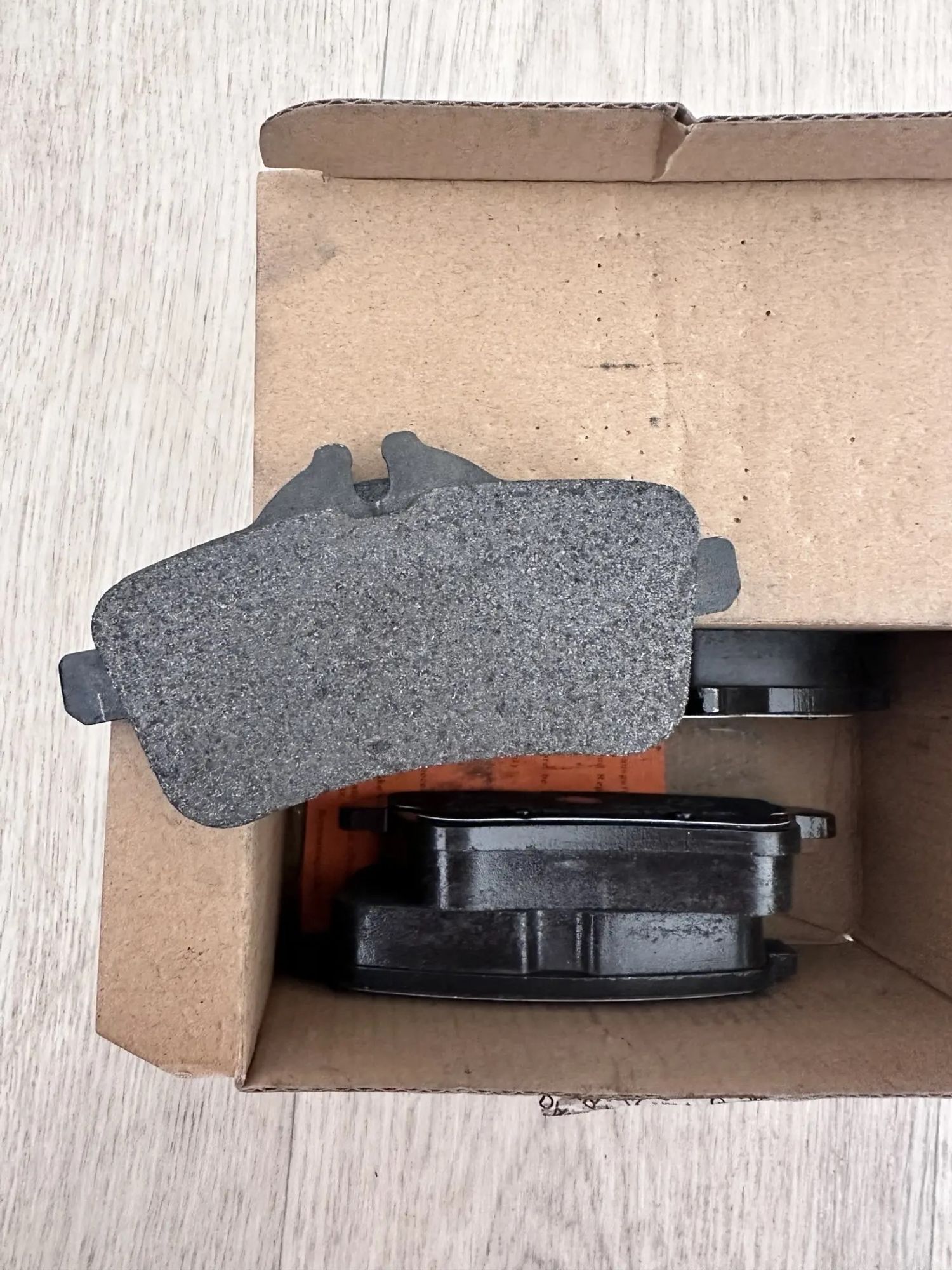 Тормозные колодки задниеКолодки тормозные дисковые Mercedes-Benz A0004209203, задние, 16153 рублей, Сосновоборск