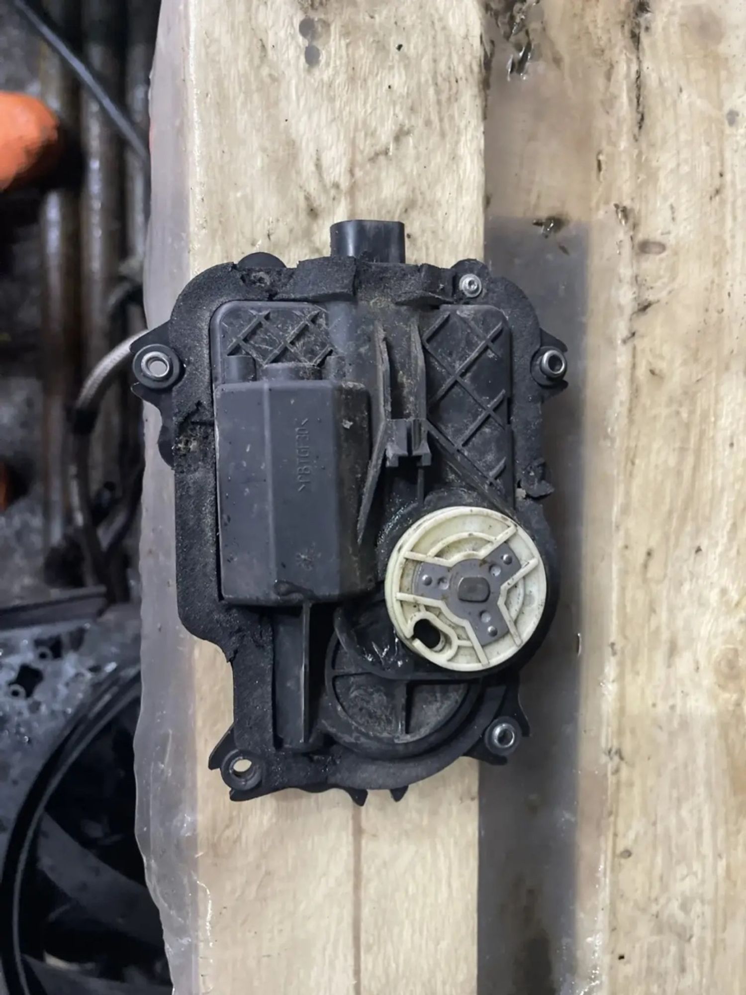 https://ycs.partsauto.market/partsauto-images/thmbs/userImages/47ecd5a66b010c59a16d231199ab5136/part/4964cfab-b085-4306-a3a1-f55d588cd790_1778491670731.jpg