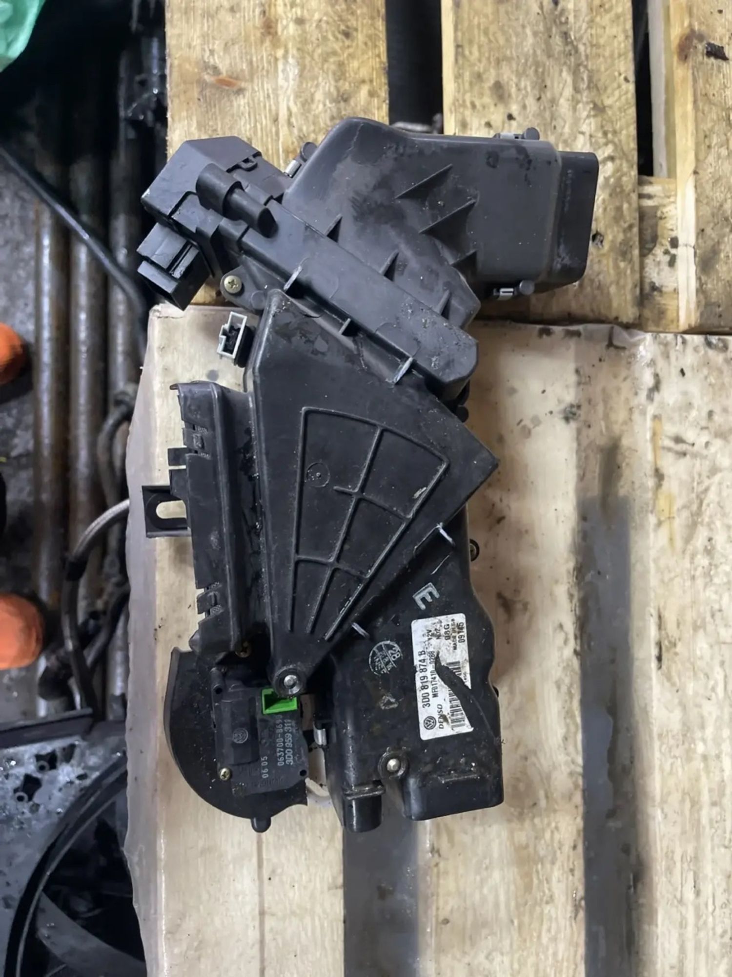 https://ycs.partsauto.market/partsauto-images/thmbs/userImages/47ecd5a66b010c59a16d231199ab5136/part/5faf4391-f8fc-4e0a-995e-e203af5bc709_1778521087308.jpg