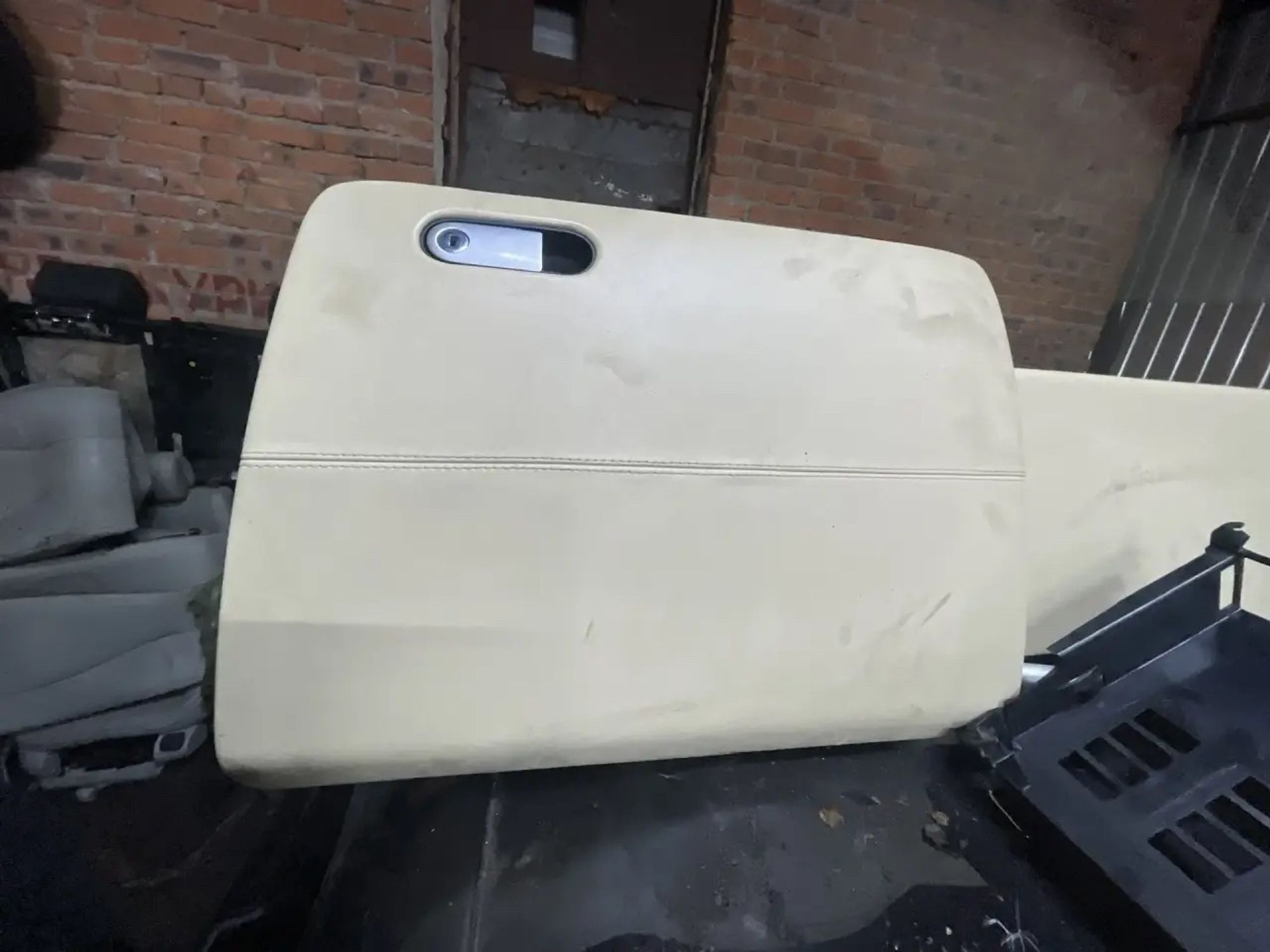 https://ycs.partsauto.market/partsauto-images/thmbs/userImages/47ecd5a66b010c59a16d231199ab5136/part/85792e9a-8903-47dc-9e70-89d37165c1f9_1778568832691.jpg