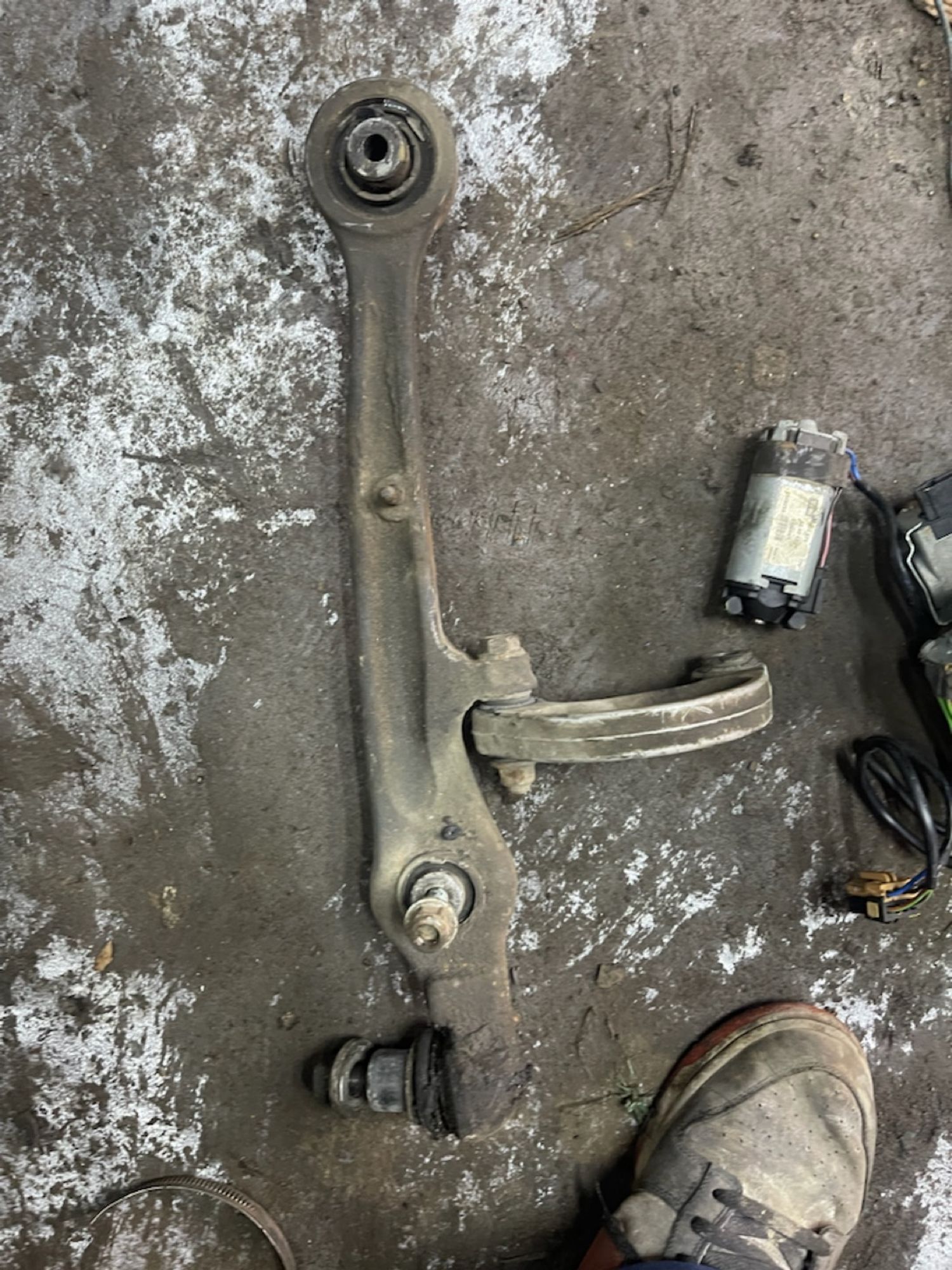https://ycs.partsauto.market/partsauto-images/thmbs/userImages/47ecd5a66b010c59a16d231199ab5136/part/b112d116-dbd6-4c06-9ad5-642f56c3b698_1775734253252.jpg
