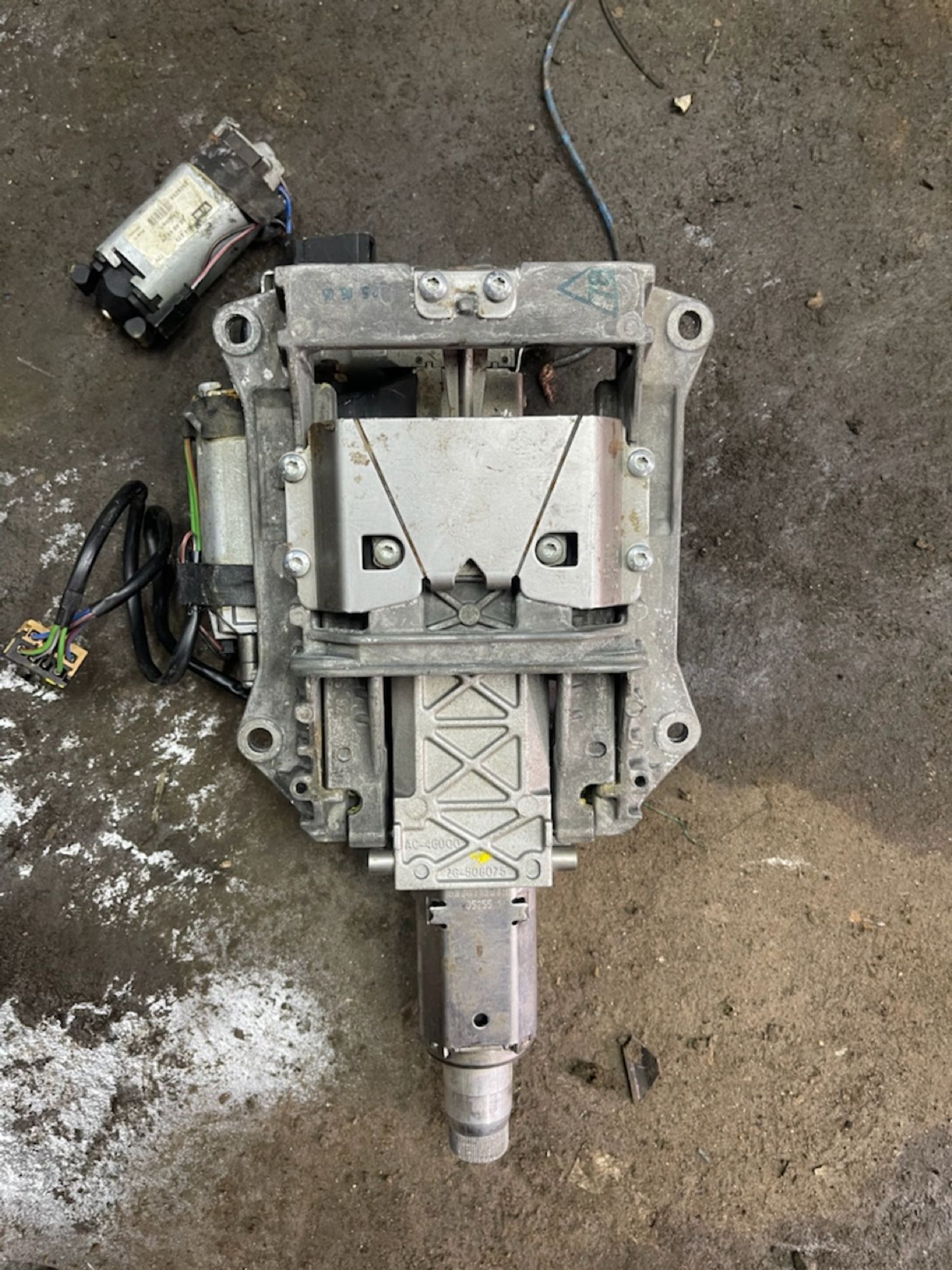https://ycs.partsauto.market/partsauto-images/thmbs/userImages/47ecd5a66b010c59a16d231199ab5136/part/c2ce5318-cb38-4eac-bbcb-18981d0d32cf_1775735327705.jpg