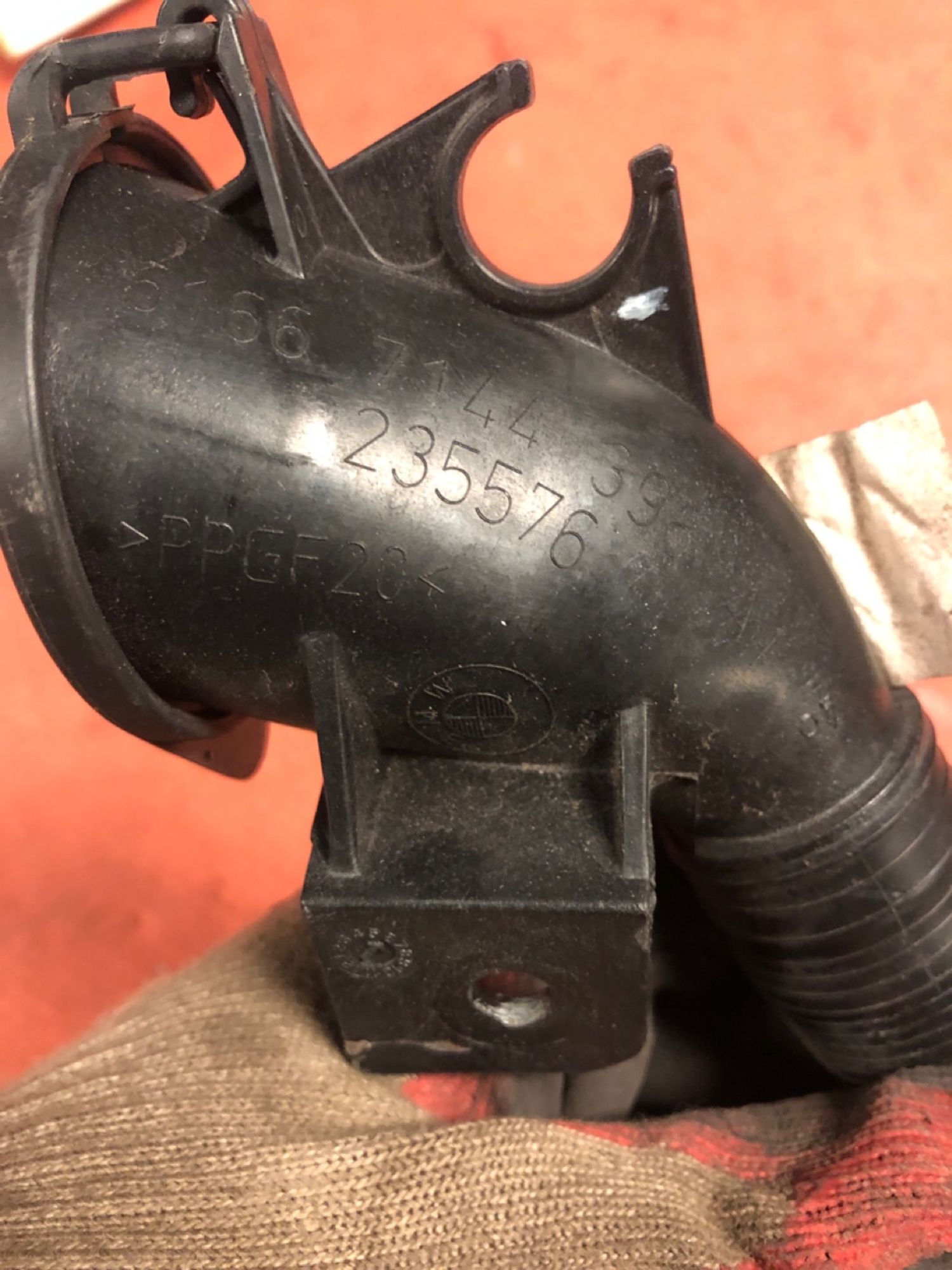 https://ycs.partsauto.market/partsauto-images/thmbs/userImages/4bc412e58a1c6cab6d9447373f981aa7/part/11081472-cd2f-4655-9652-e46b9fc3697b_1730548879459.jpg