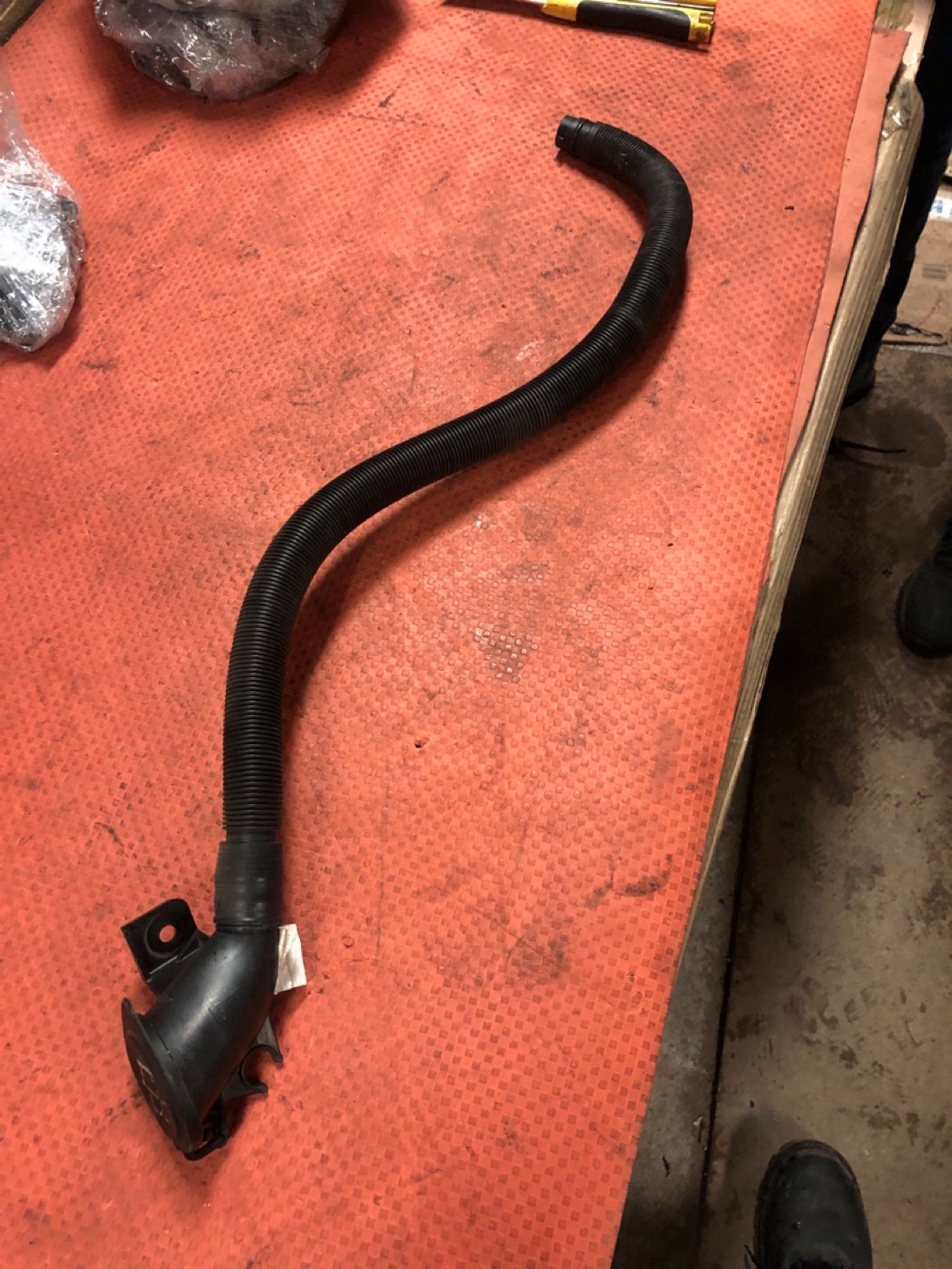 https://ycs.partsauto.market/partsauto-images/thmbs/userImages/4bc412e58a1c6cab6d9447373f981aa7/part/1973e63f-7ee7-40e7-9627-2eee3b5dd08d_1730548860360.jpg