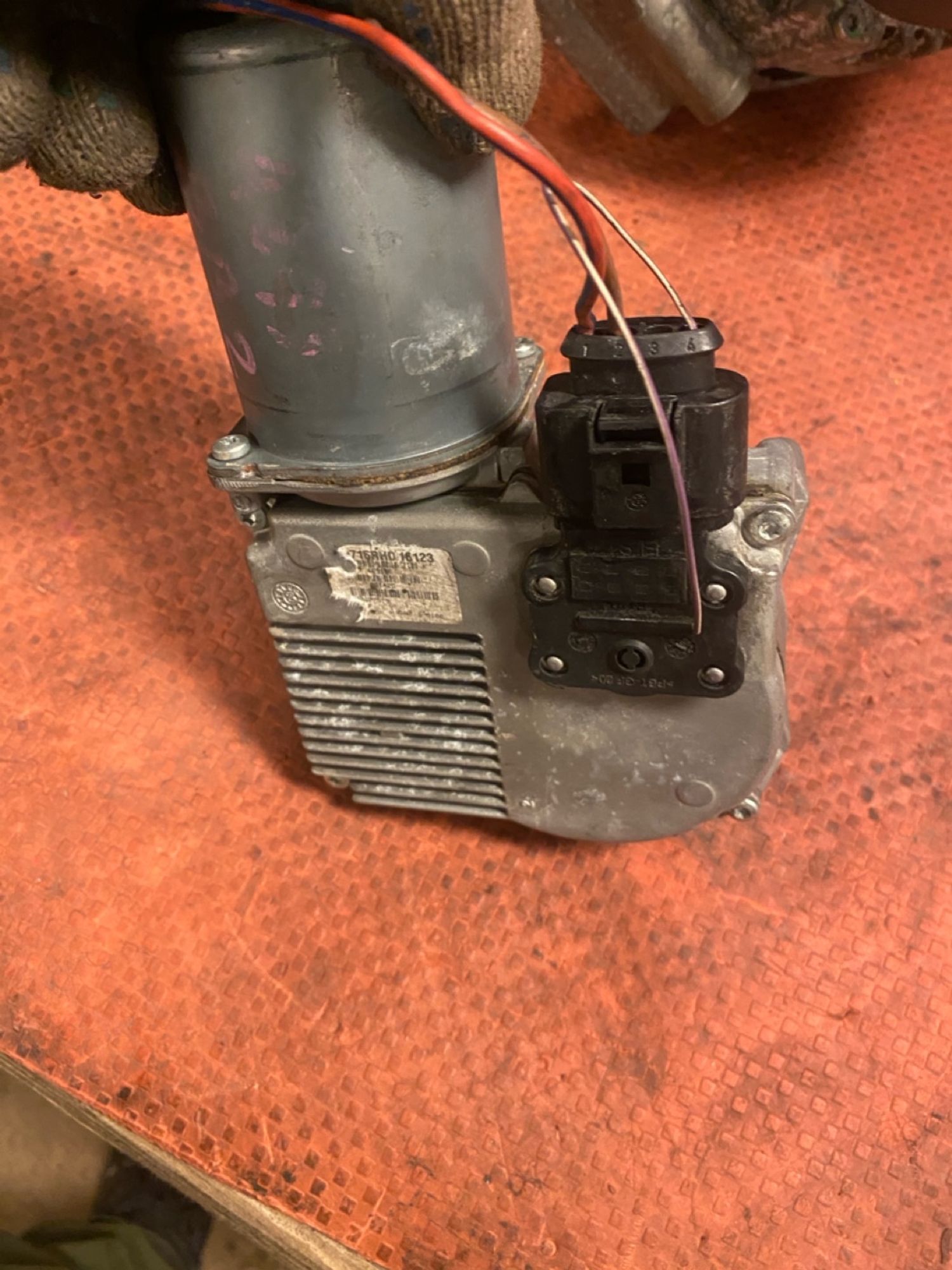 https://ycs.partsauto.market/partsauto-images/thmbs/userImages/4bc412e58a1c6cab6d9447373f981aa7/part/2fb44e89-d0a3-441d-9288-c5b09130682b_1744814929916.jpg