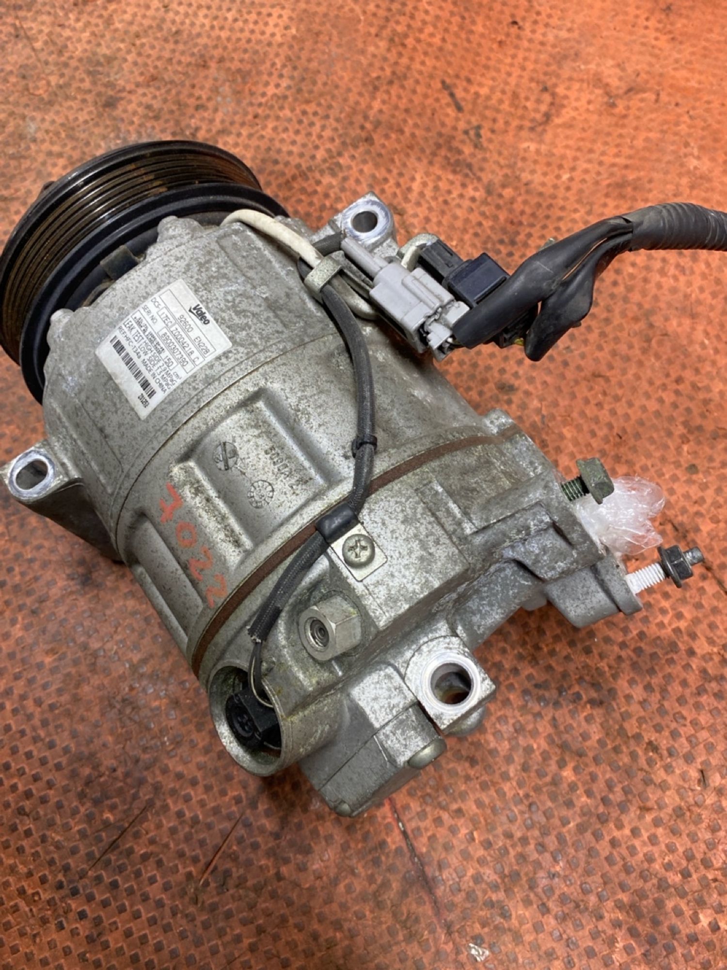 https://ycs.partsauto.market/partsauto-images/thmbs/userImages/4bc412e58a1c6cab6d9447373f981aa7/part/4c0f0060-a077-4d9c-8aad-781a54f46c2d_1783155766019.jpg