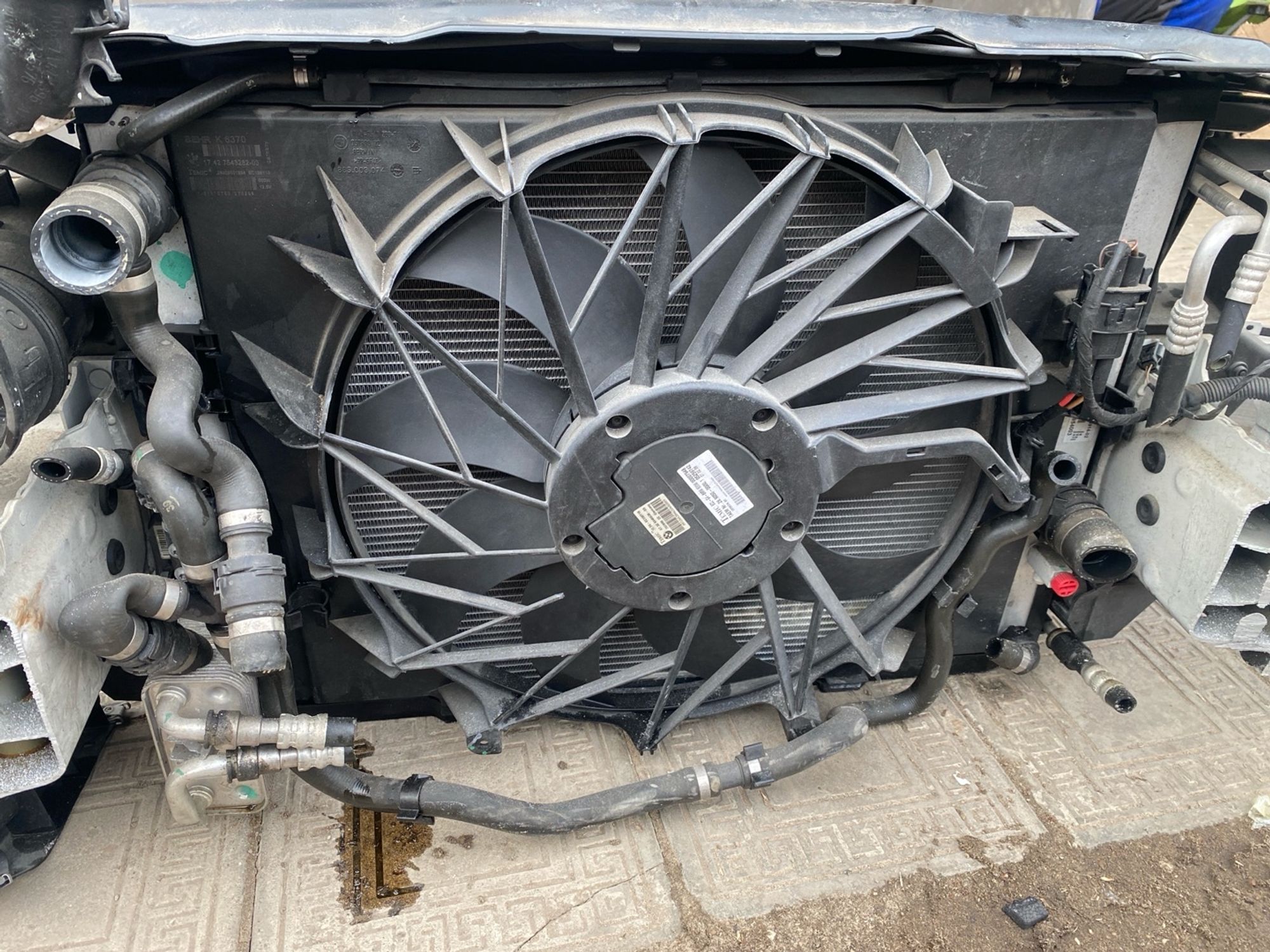 https://ycs.partsauto.market/partsauto-images/thmbs/userImages/4bc412e58a1c6cab6d9447373f981aa7/part/62893194-9310-4b74-a891-d63b2debc944_1741705861217.jpg