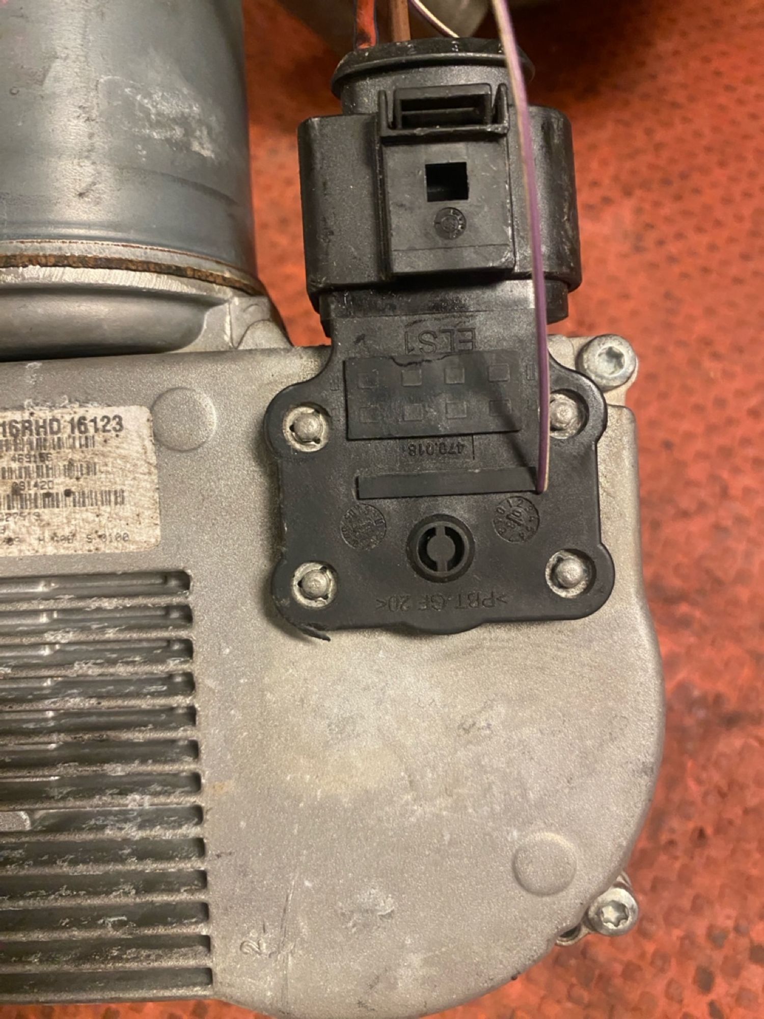 https://ycs.partsauto.market/partsauto-images/thmbs/userImages/4bc412e58a1c6cab6d9447373f981aa7/part/72647bd6-c2de-4b65-be25-02ec645ce70f_1744814932269.jpg