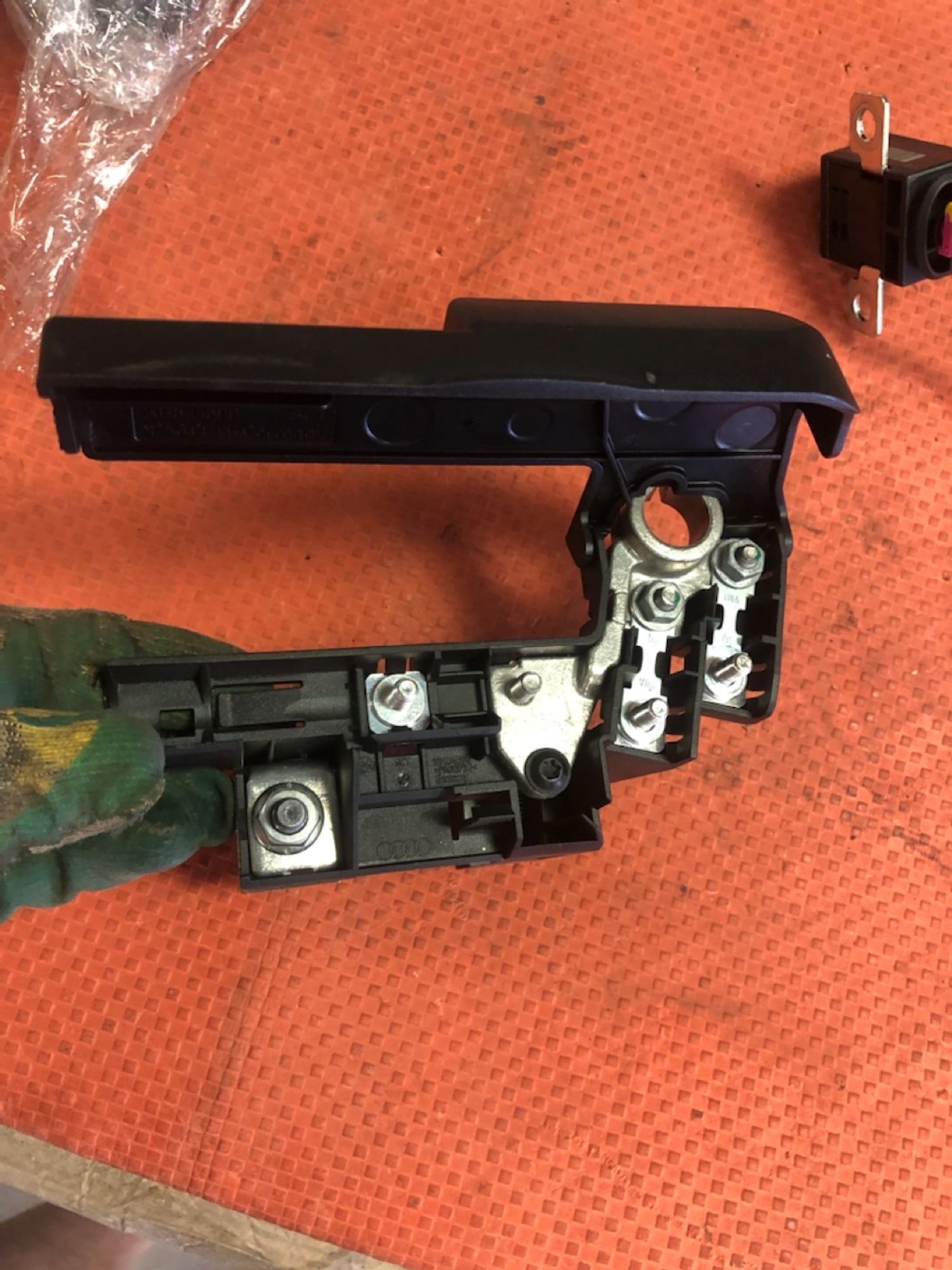 Клемма аккумулятора плюс Audi A6 C6 рестайлинг, 1500 рублей, Москва