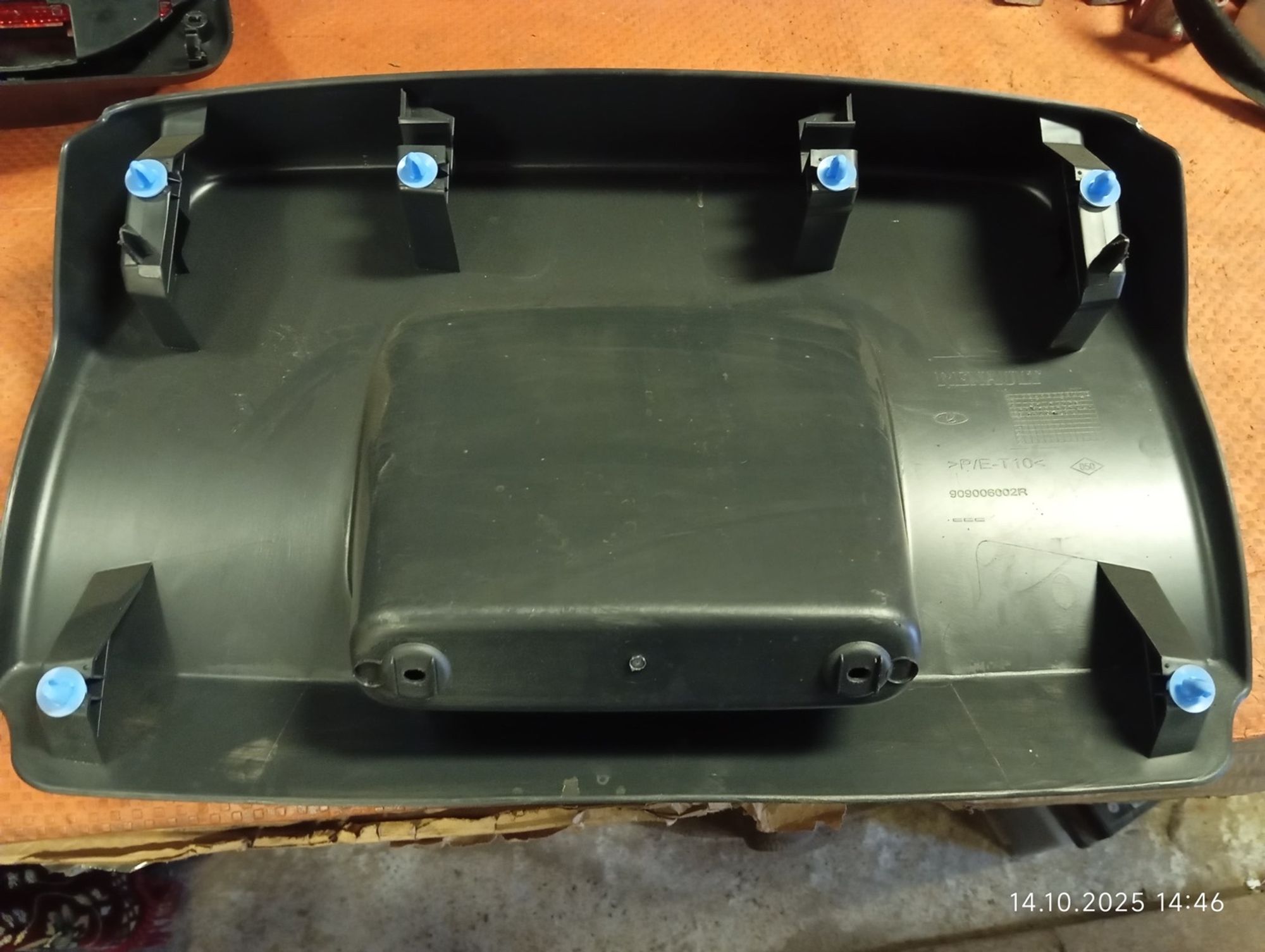 Накладка крышки багажника Renault Sandero II, 800 рублей, Москва