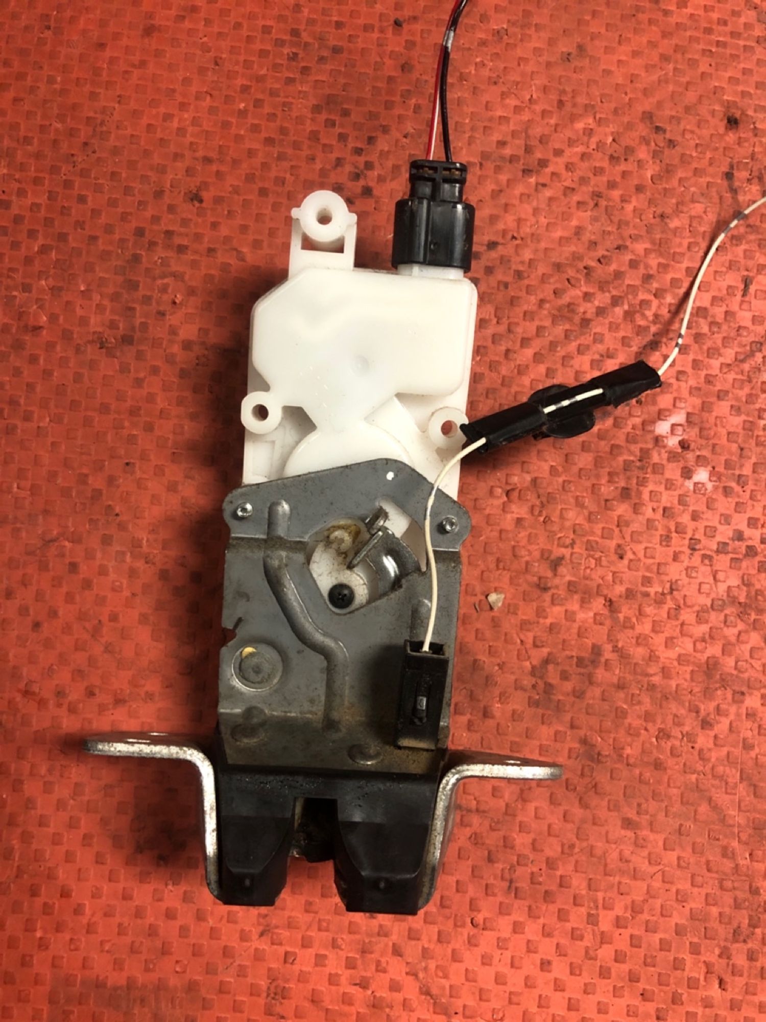 https://ycs.partsauto.market/partsauto-images/thmbs/userImages/4bc412e58a1c6cab6d9447373f981aa7/part/9eac8ae5-f610-4c74-84bf-357286a5633b_1729767324973.jpg