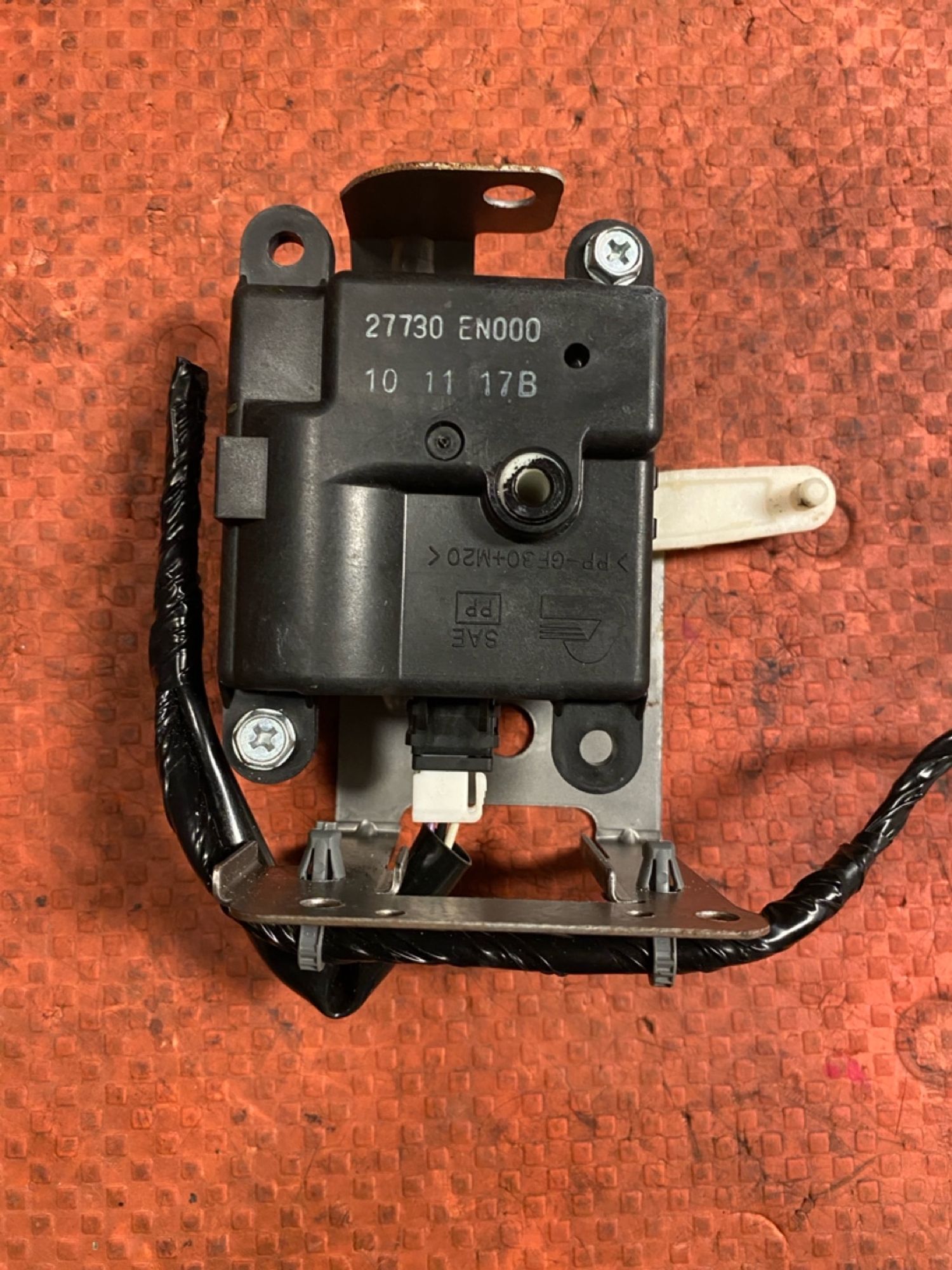 https://ycs.partsauto.market/partsauto-images/thmbs/userImages/4bc412e58a1c6cab6d9447373f981aa7/part/a7c9f7f3-8a34-471b-9626-c6e23ed72c95_1740670706634.jpg
