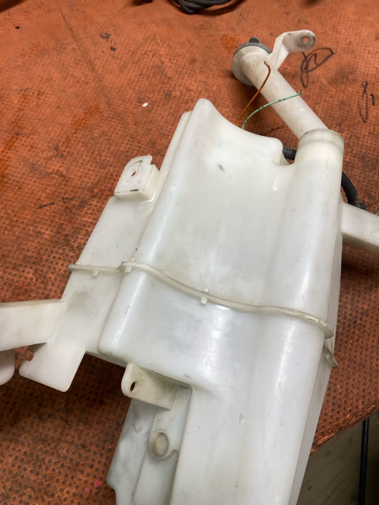 https://ycs.partsauto.market/partsauto-images/thmbs/userImages/4bc412e58a1c6cab6d9447373f981aa7/part/d0e5c1cf-0f90-422d-839b-6cf7a509b4c0_1780924196683.jpg