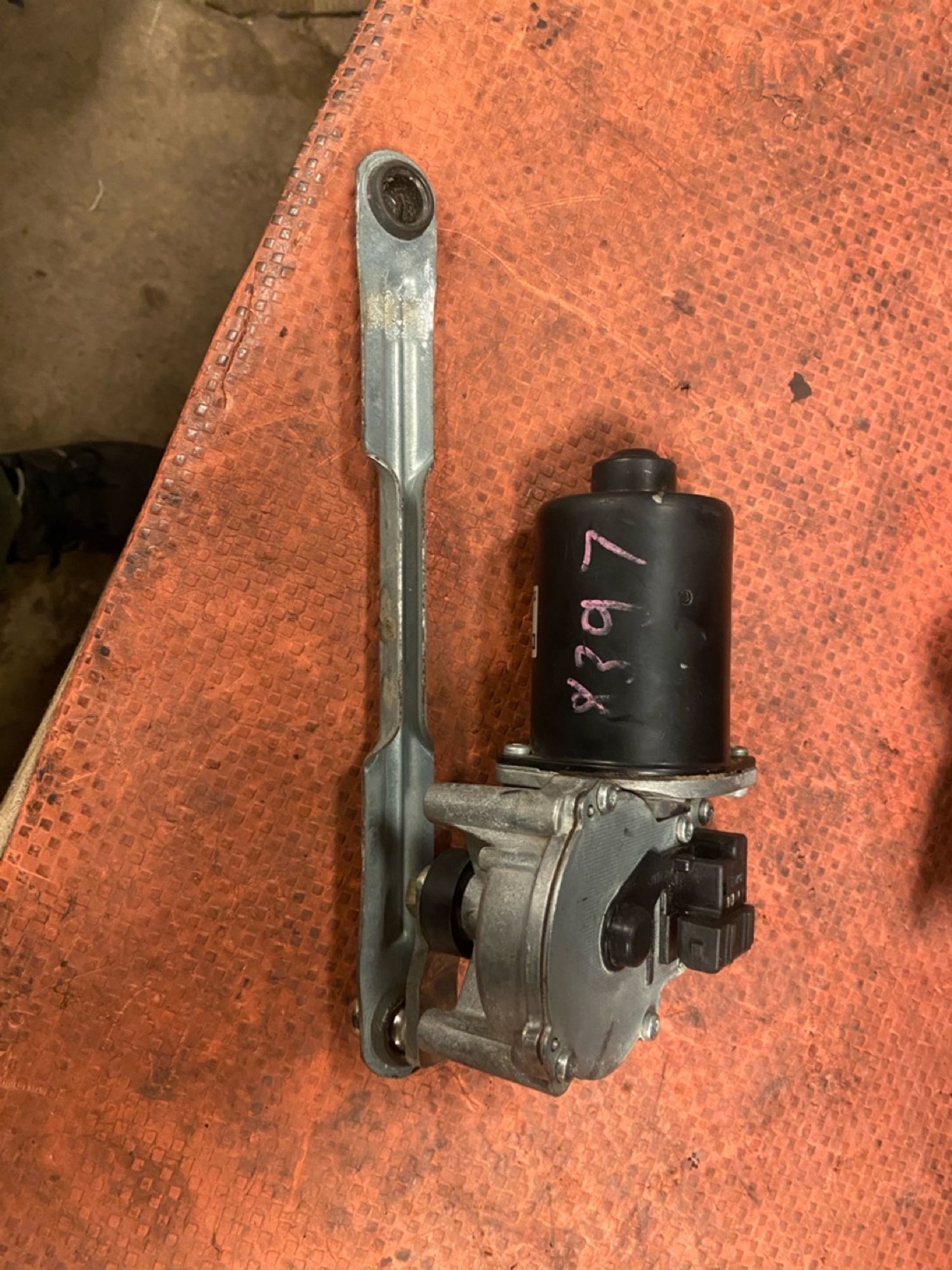 https://ycs.partsauto.market/partsauto-images/thmbs/userImages/4bc412e58a1c6cab6d9447373f981aa7/part/d4a268cc-894f-4e0e-81f2-71140a06aa66_1744800851337.jpg