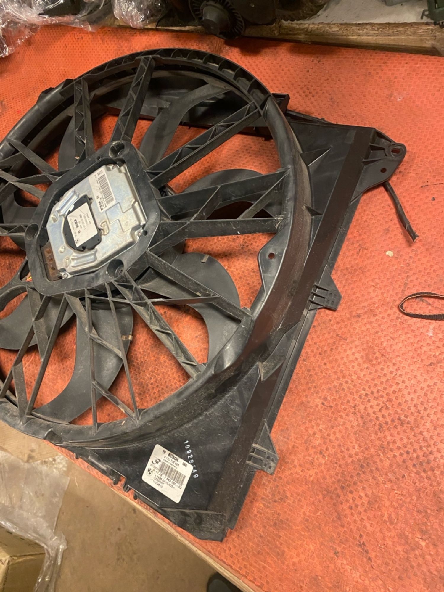 https://ycs.partsauto.market/partsauto-images/thmbs/userImages/4bc412e58a1c6cab6d9447373f981aa7/part/d5bb6ab1-40c4-402b-8343-6e9b1ca871e7_1744535962765.jpg