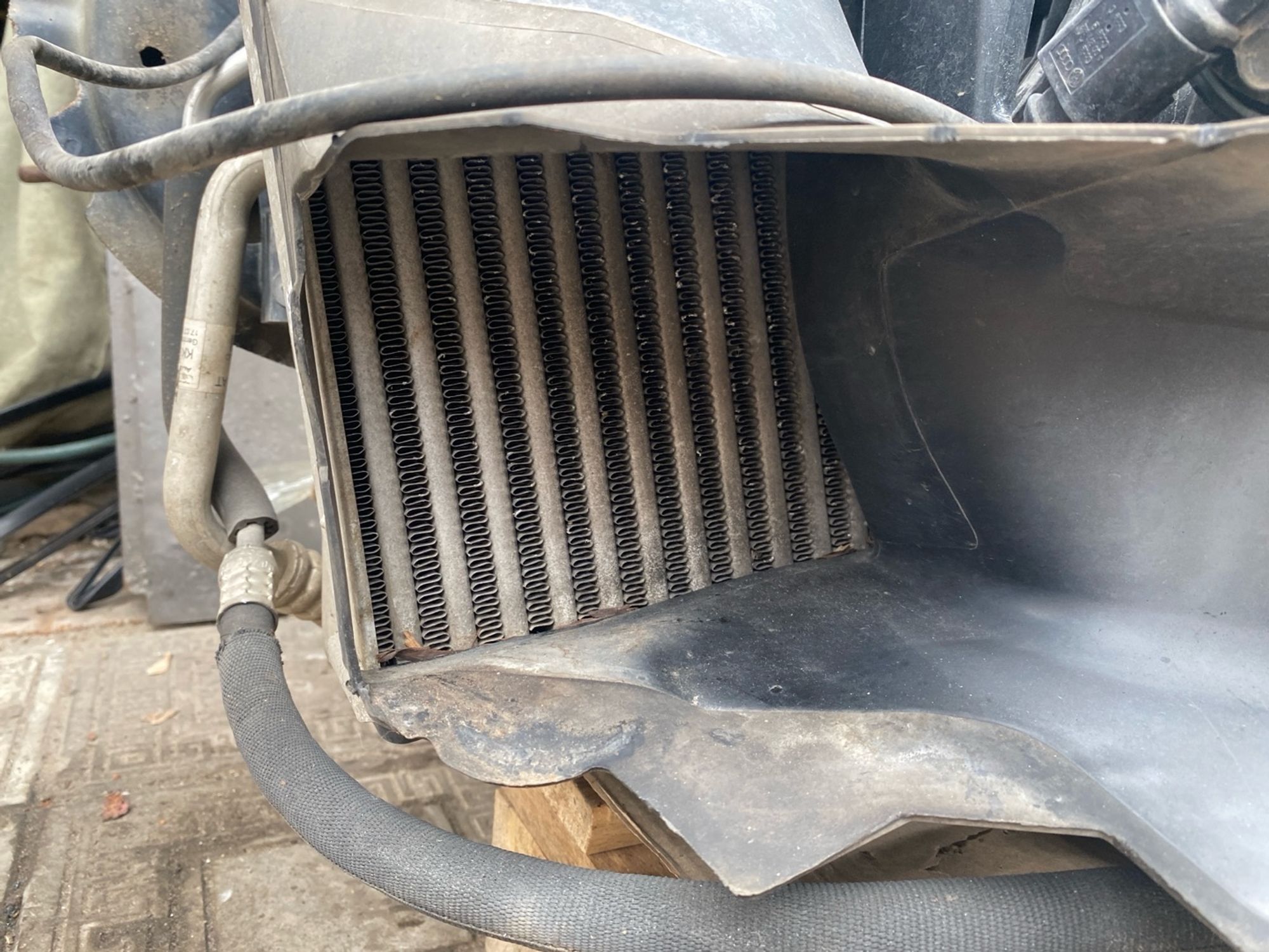 https://ycs.partsauto.market/partsauto-images/thmbs/userImages/4bc412e58a1c6cab6d9447373f981aa7/part/d6e61fcd-11da-45ba-8d56-5706027a314c_1743014459909.jpg