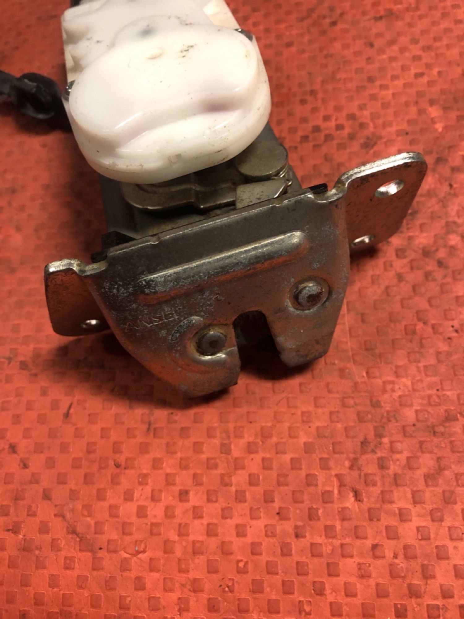 https://ycs.partsauto.market/partsauto-images/thmbs/userImages/4bc412e58a1c6cab6d9447373f981aa7/part/edda25da-8b97-4777-837c-eb8e5f674742_1729767316969.jpg