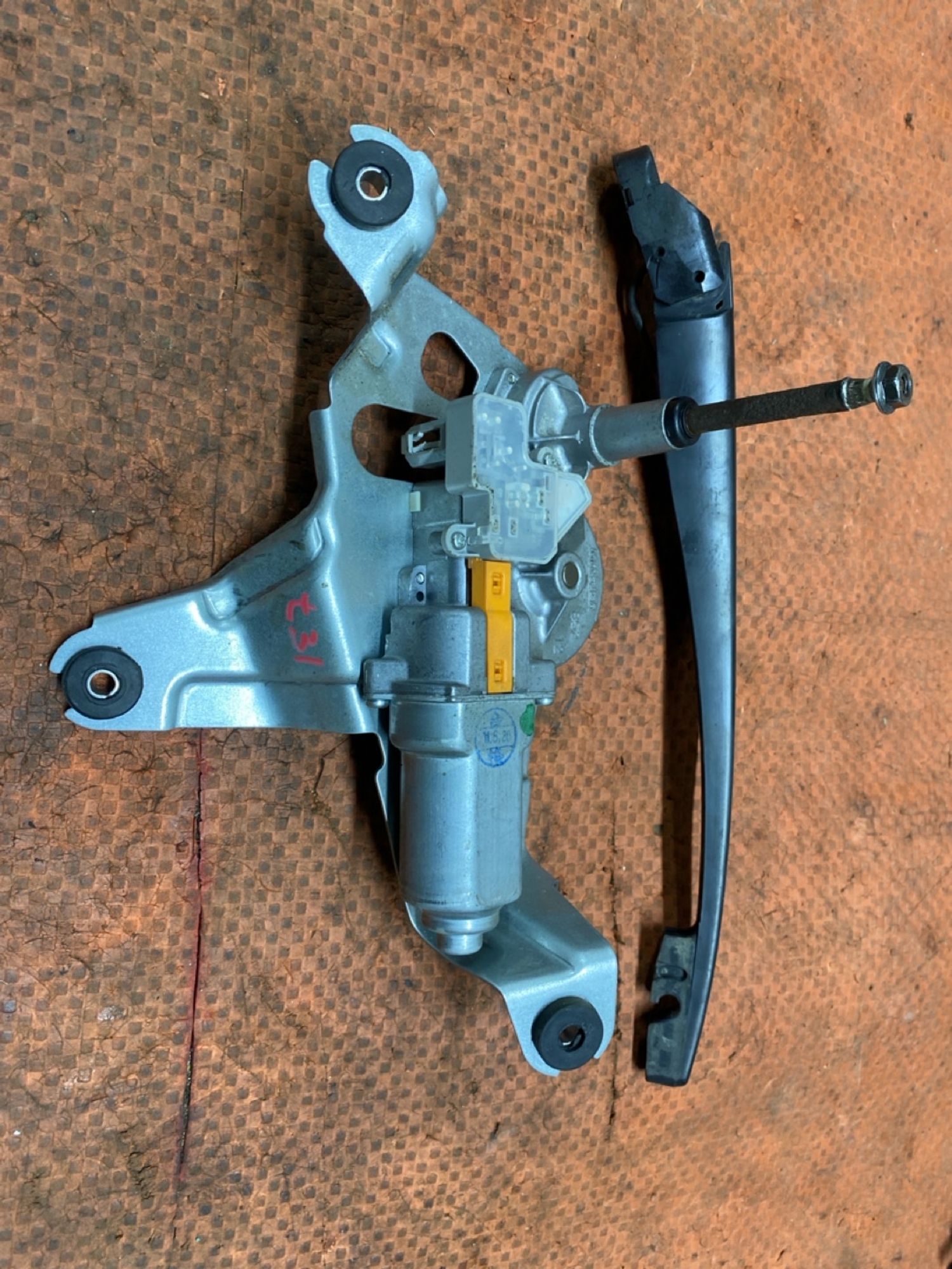 https://ycs.partsauto.market/partsauto-images/thmbs/userImages/4bc412e58a1c6cab6d9447373f981aa7/part/f0551837-8ae4-43a9-8414-5951453588a5_1779958421974.jpg