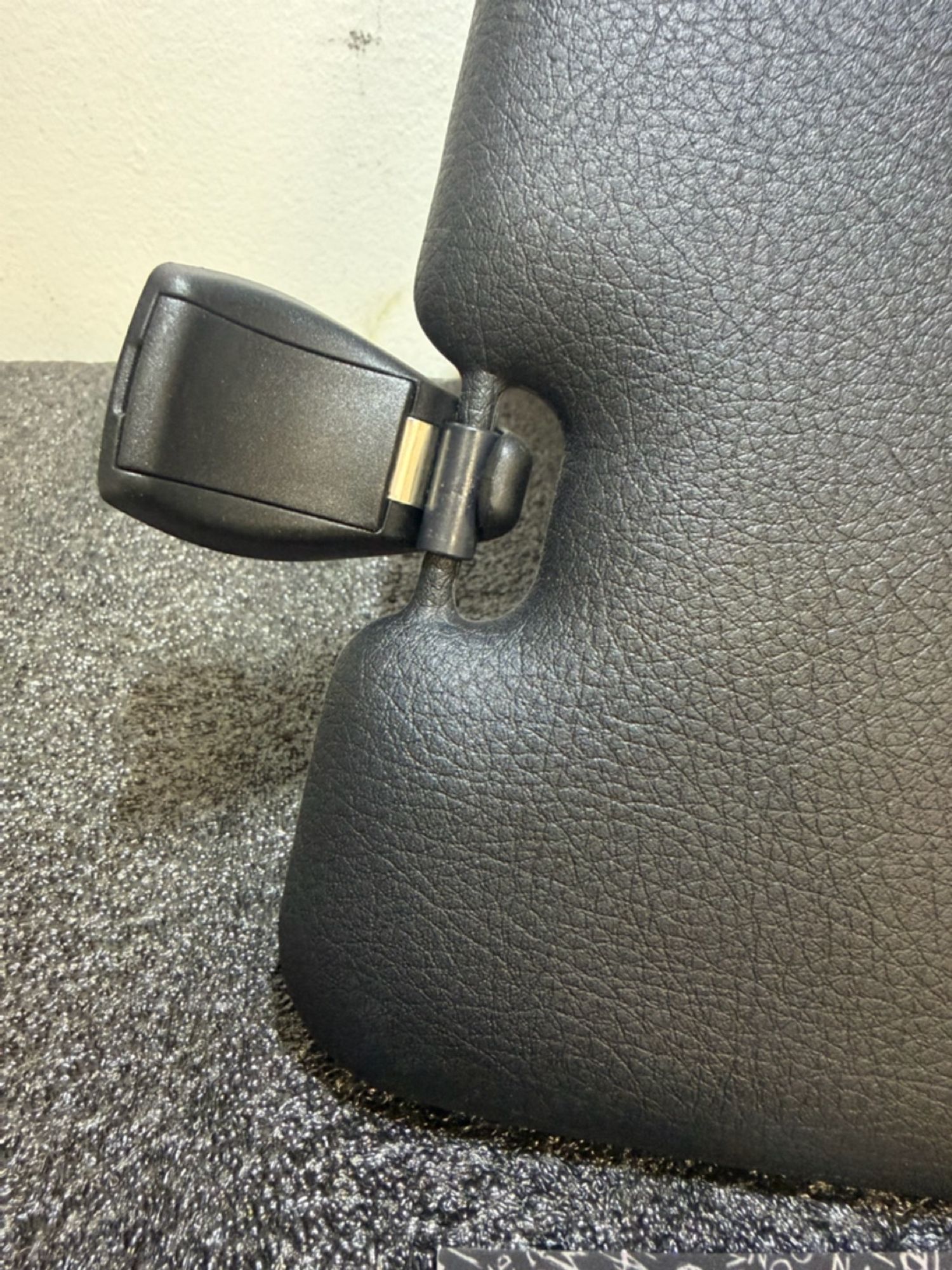 https://ycs.partsauto.market/partsauto-images/thmbs/userImages/57a1490c760884948c1593ca7cc92ed5/part/31c4052b-9572-4783-8356-ff66ae23b131_1776860120932.jpg
