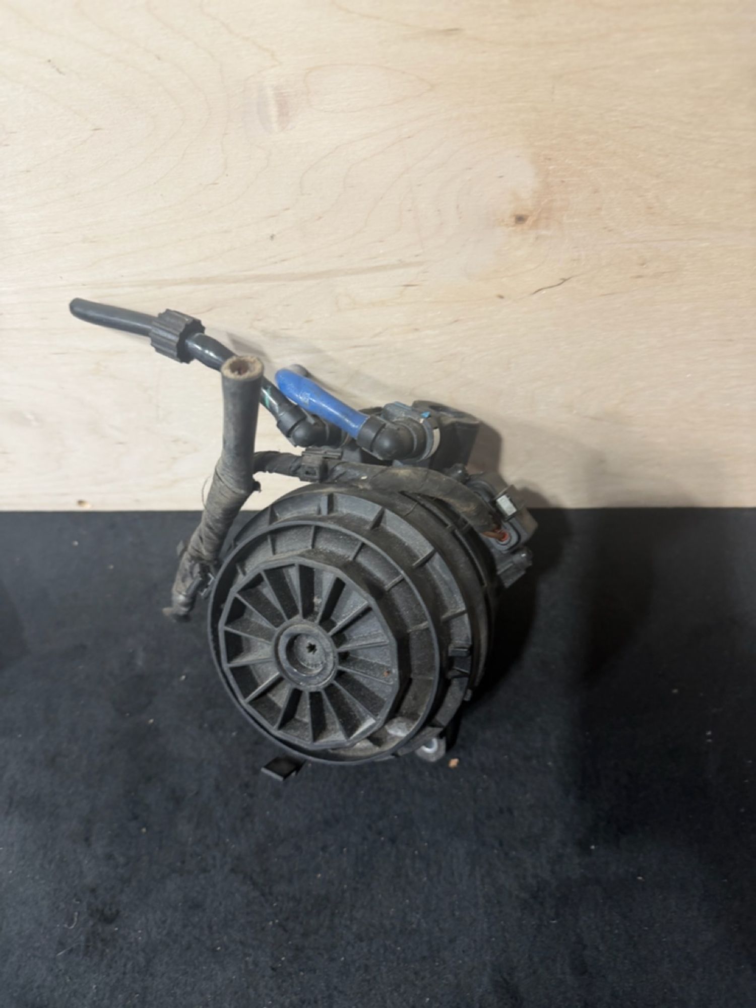 https://ycs.partsauto.market/partsauto-images/thmbs/userImages/57a1490c760884948c1593ca7cc92ed5/part/5f29eaad-9337-4768-8000-b91e56abb065_1776689362134.jpg